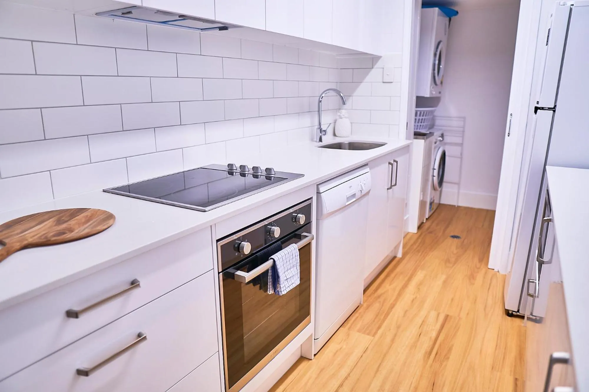 Kitchen or kitchenette in Bayview Beach Holiday Apartments