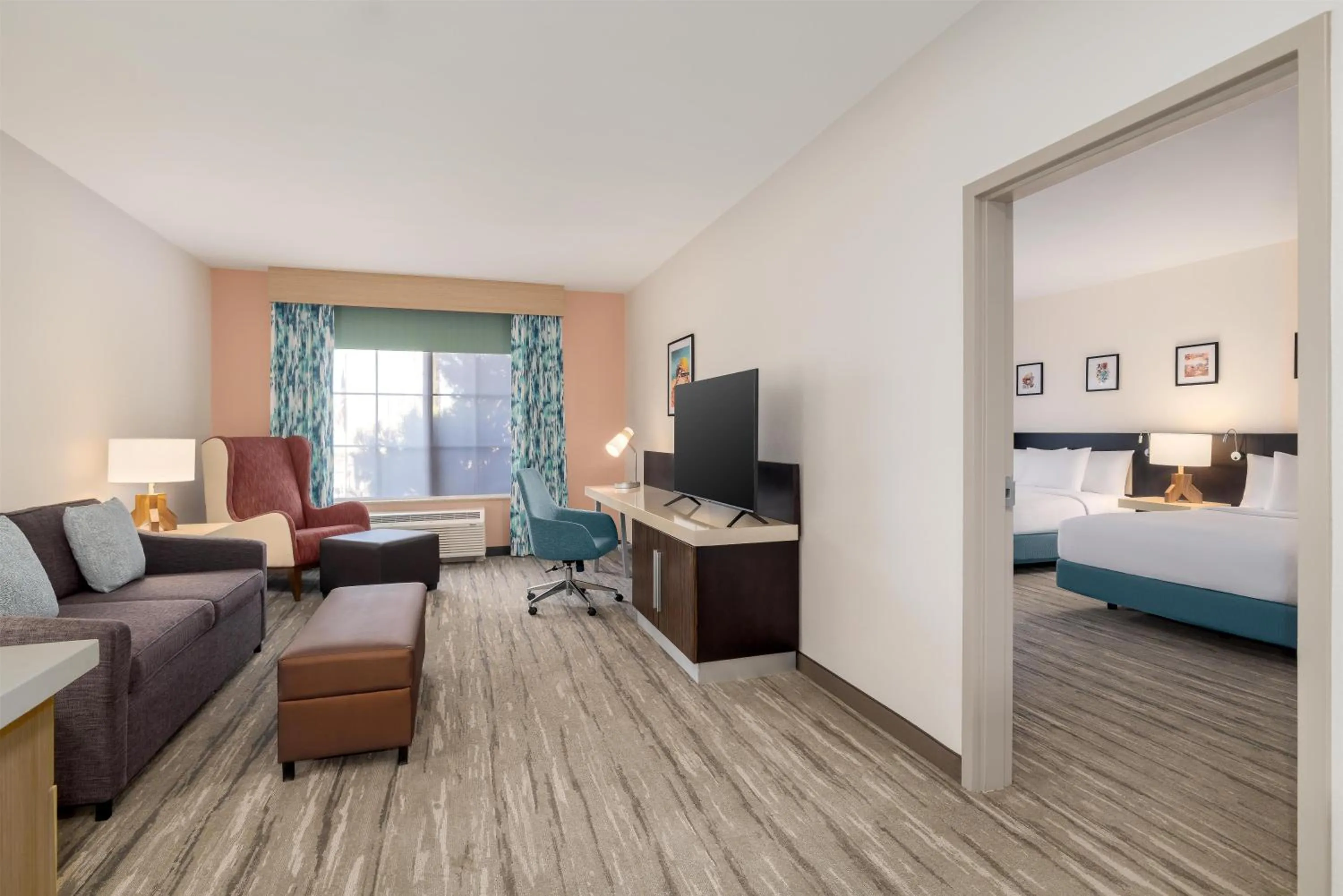 Living room, Bed in Hilton Garden Inn Las Vegas Strip South