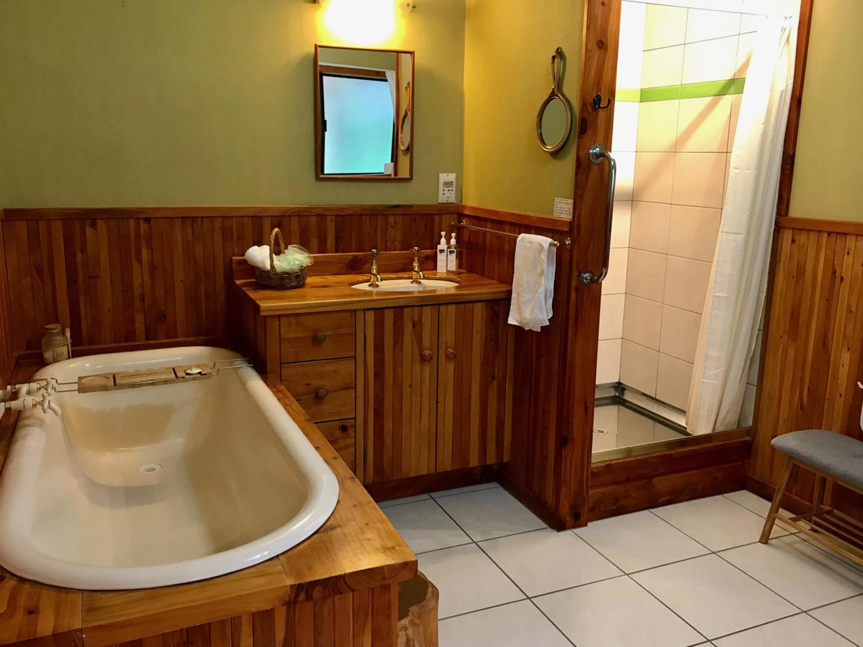 Bathroom in Murchison Lodge