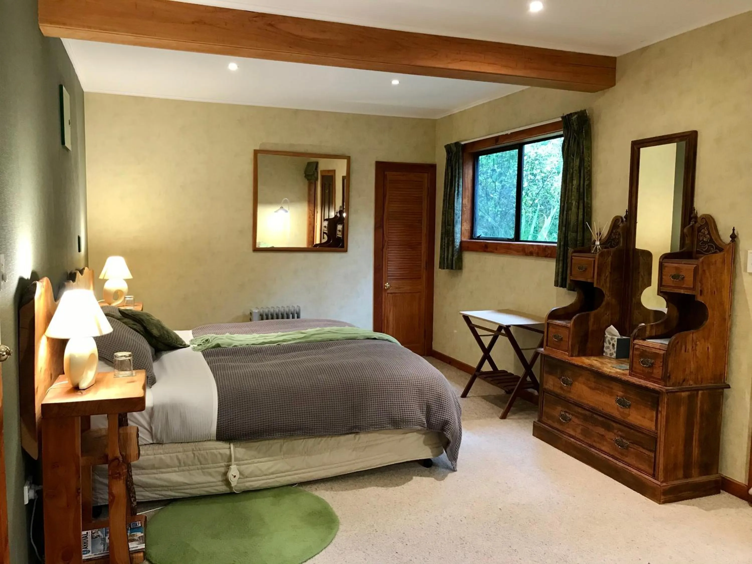 Photo of the whole room, Bed in Murchison Lodge