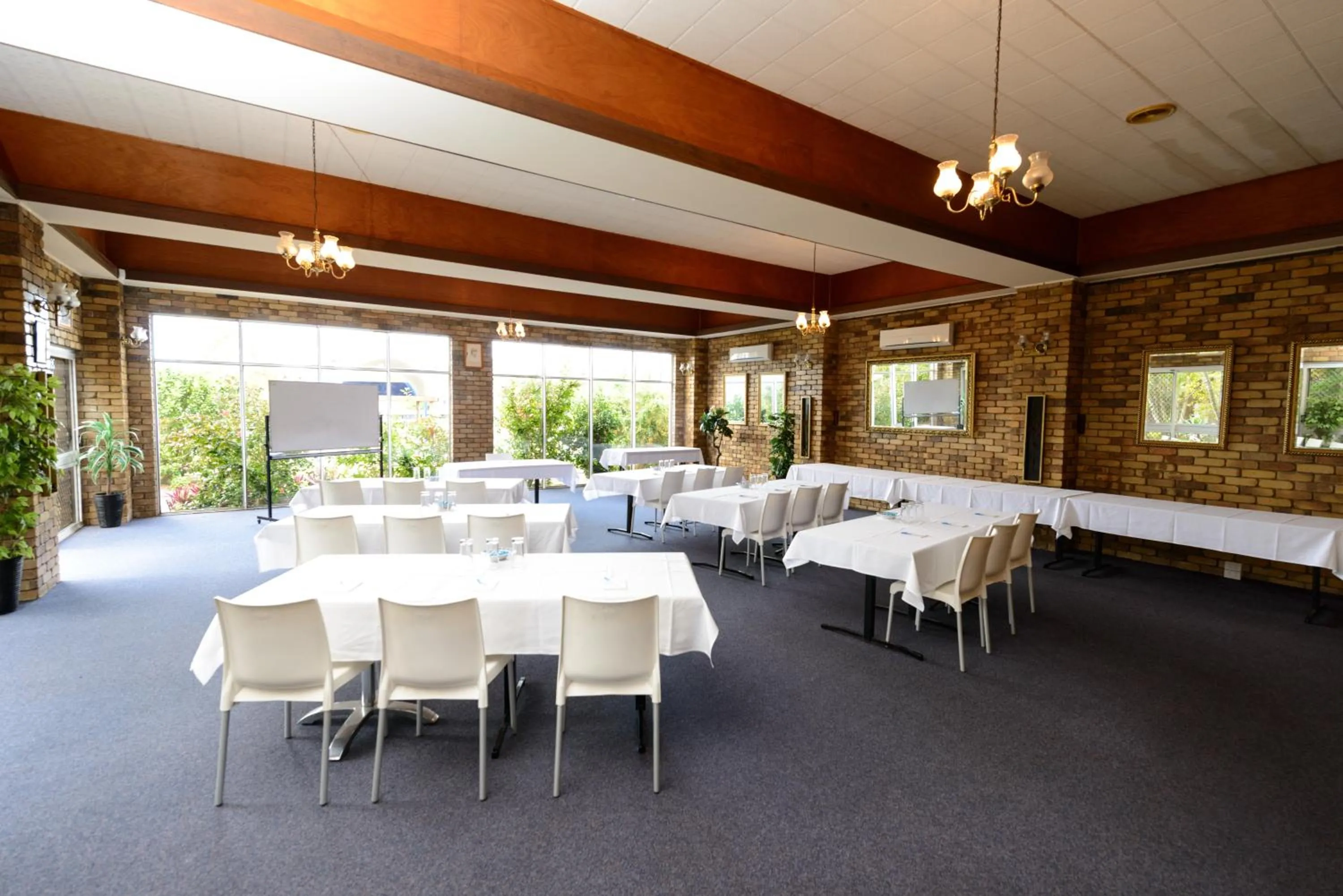 Business facilities in Smart Motels Bert Hinkler