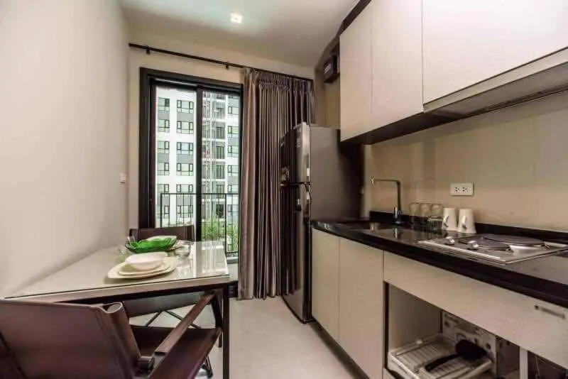 Kitchen or kitchenette in The Base Pattaya by Feng