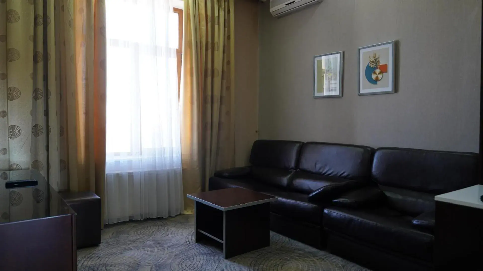 Living room in Premier Hotel Living room in Premier Hotel