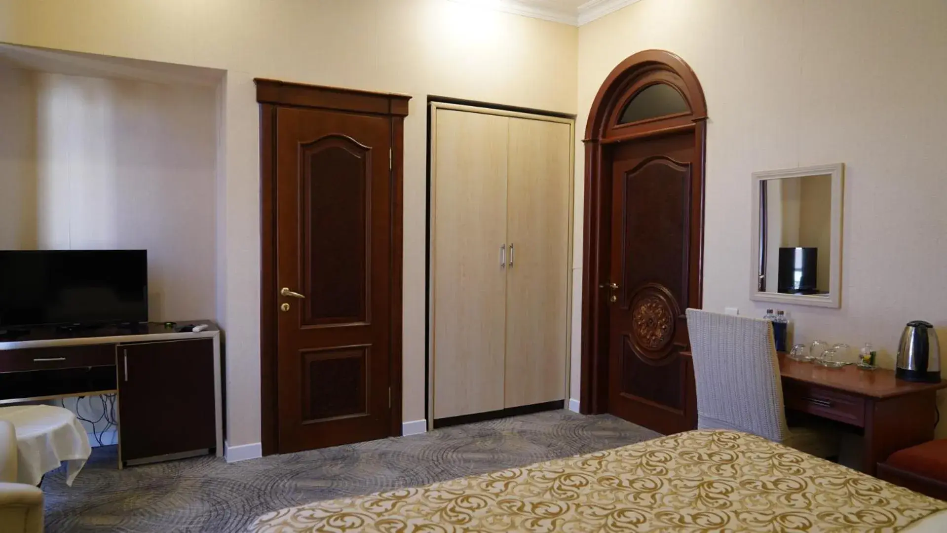 Communal lounge/ TV room, Bed in Premier Hotel Communal lounge/ TV room, Bed in Premier Hotel