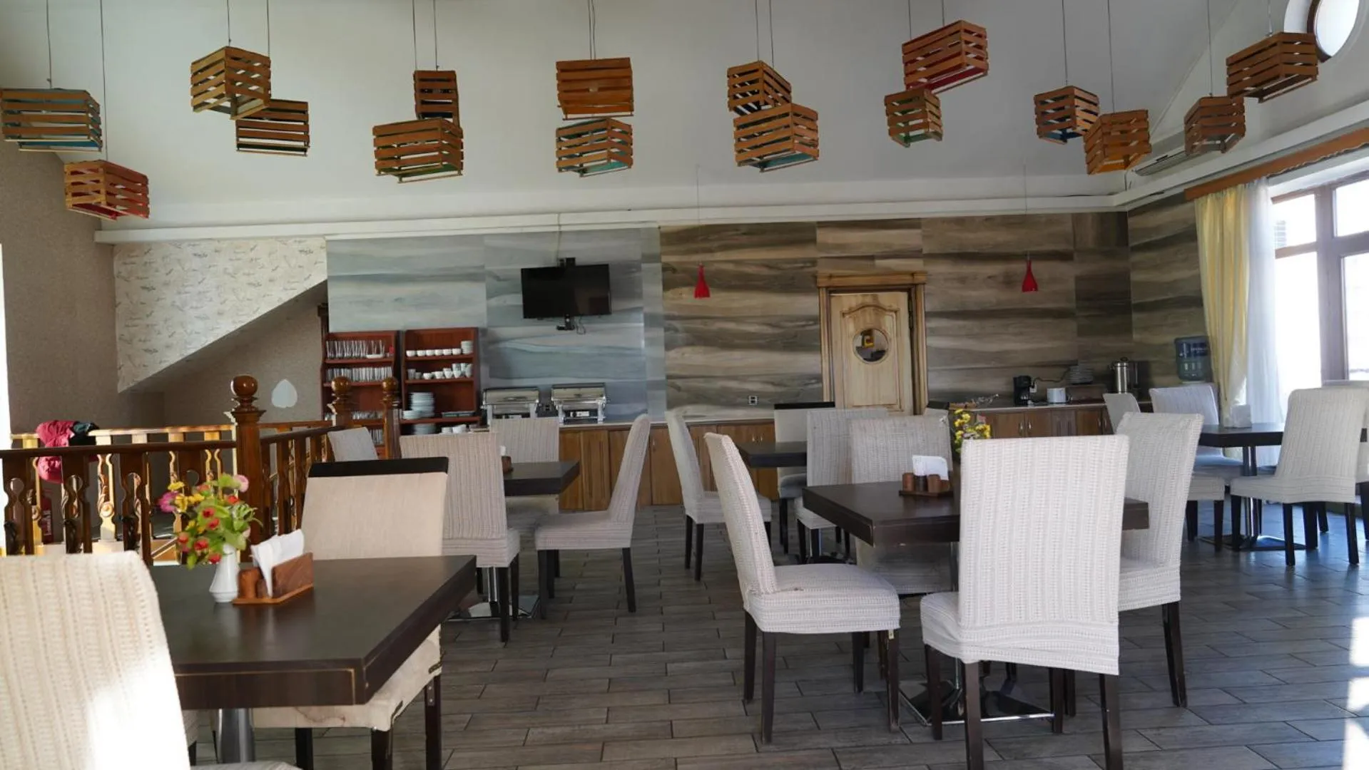 Restaurant/places to eat in Premier Hotel