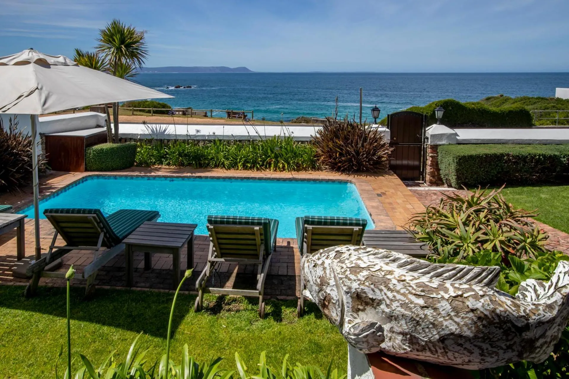Swimming pool in La Fontaine Guest House Hermanus
