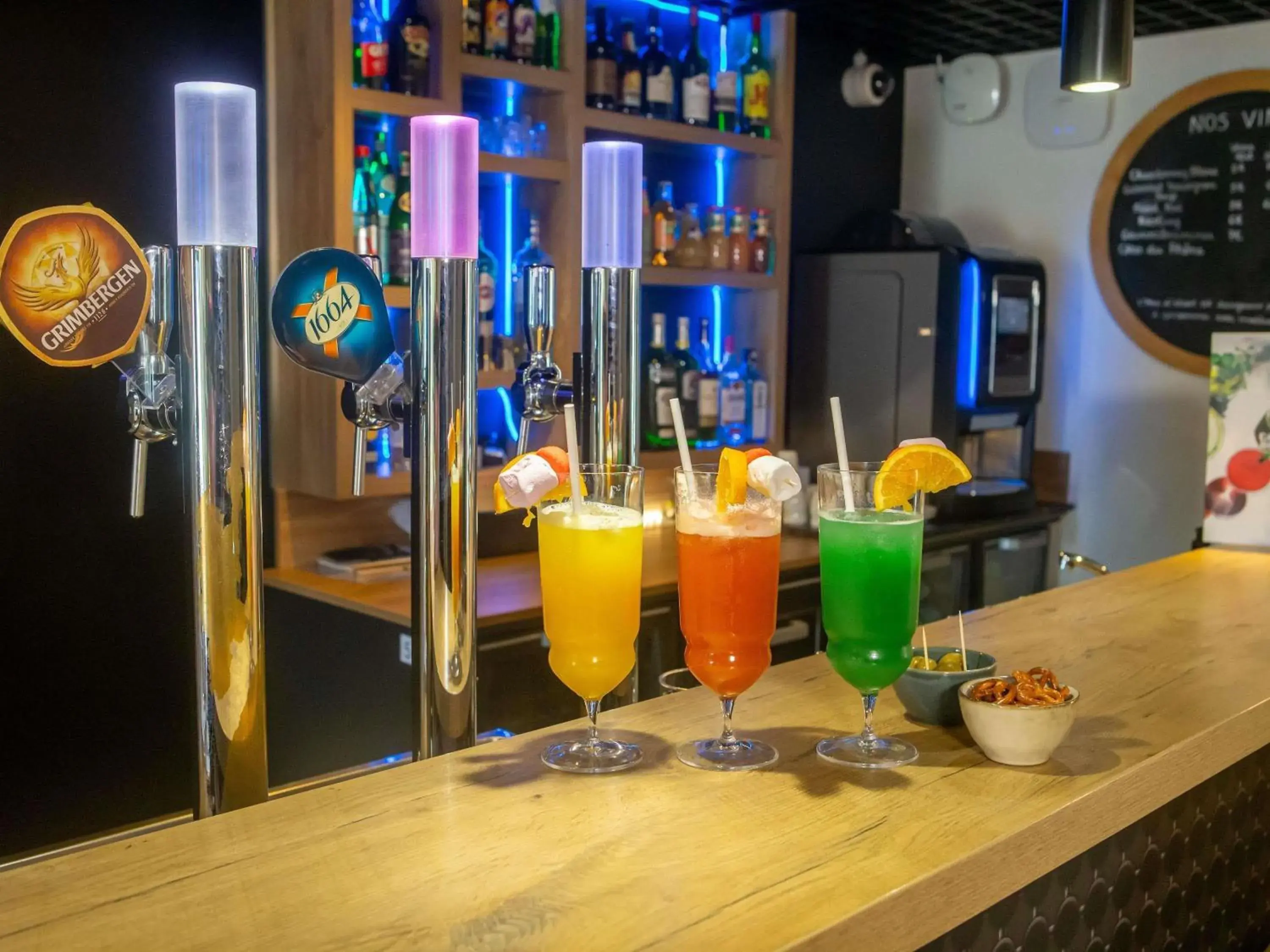 Lounge or bar in ibis Haguenau Strasbourg Nord Lounge or bar in ibis Haguenau Strasbourg Nord