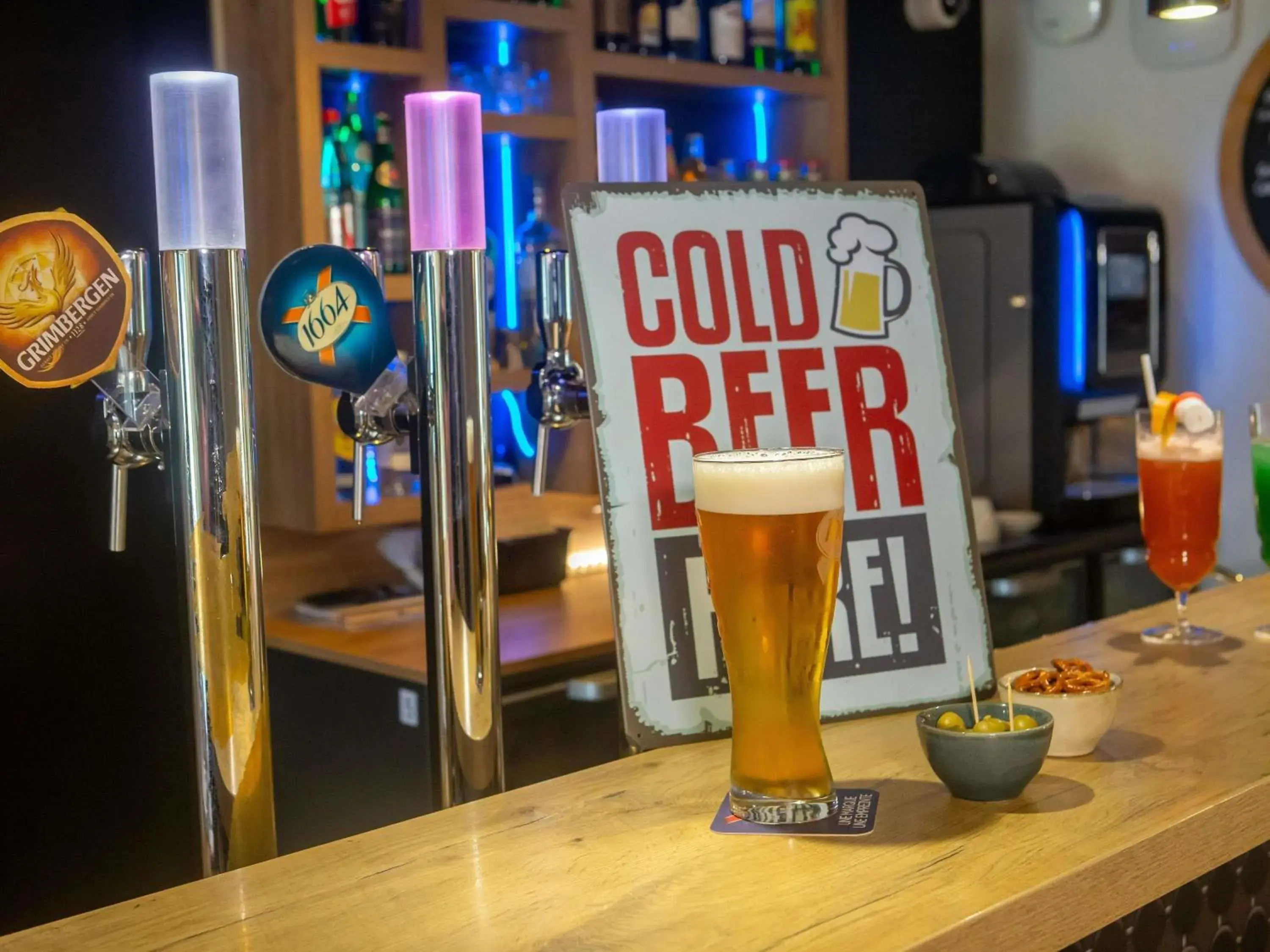 Lounge or bar in ibis Haguenau Strasbourg Nord Lounge or bar in ibis Haguenau Strasbourg Nord