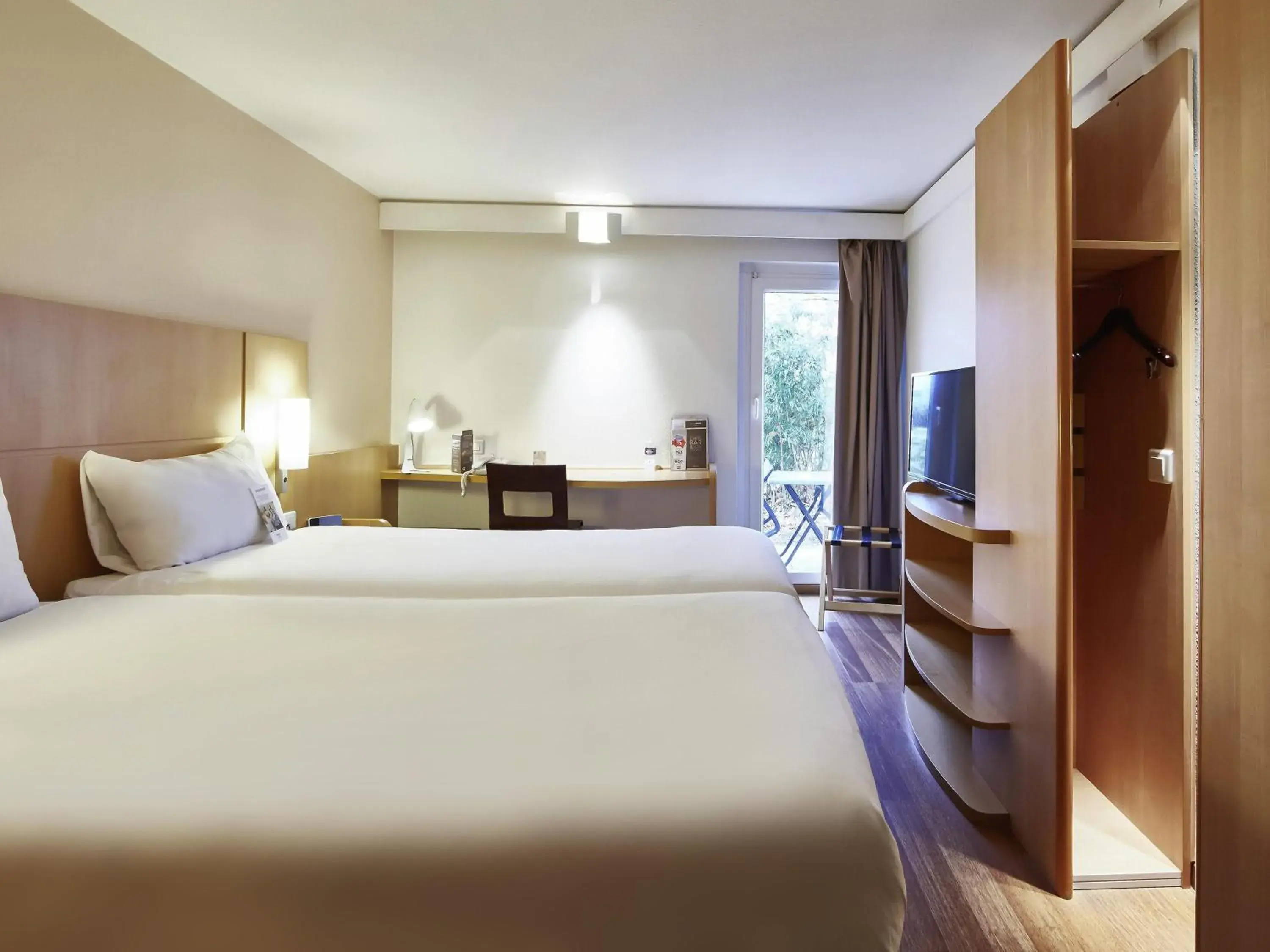 Bedroom, Bed in ibis Haguenau Strasbourg Nord Bedroom, Bed in ibis Haguenau Strasbourg Nord