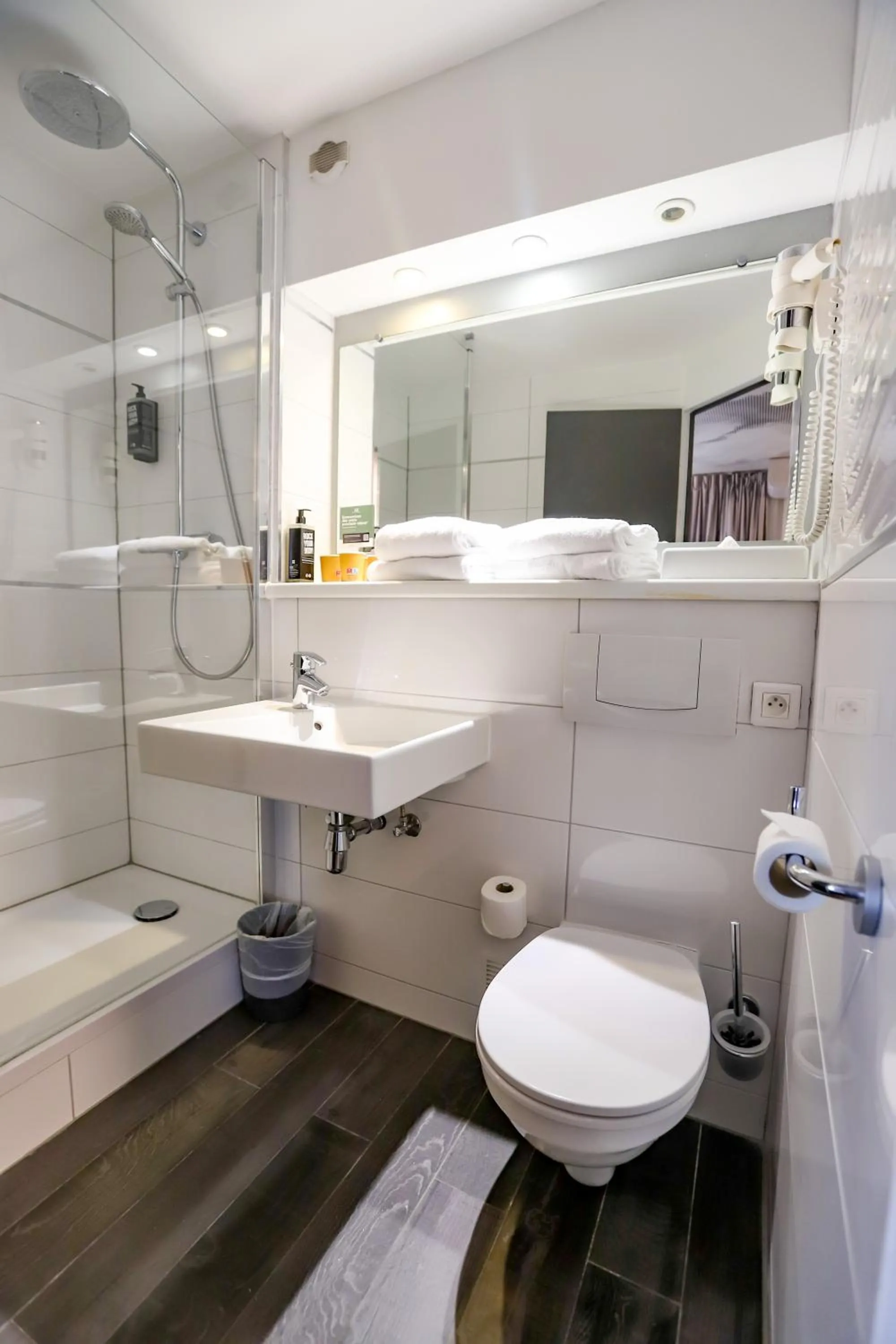 Bathroom in ibis Haguenau Strasbourg Nord
