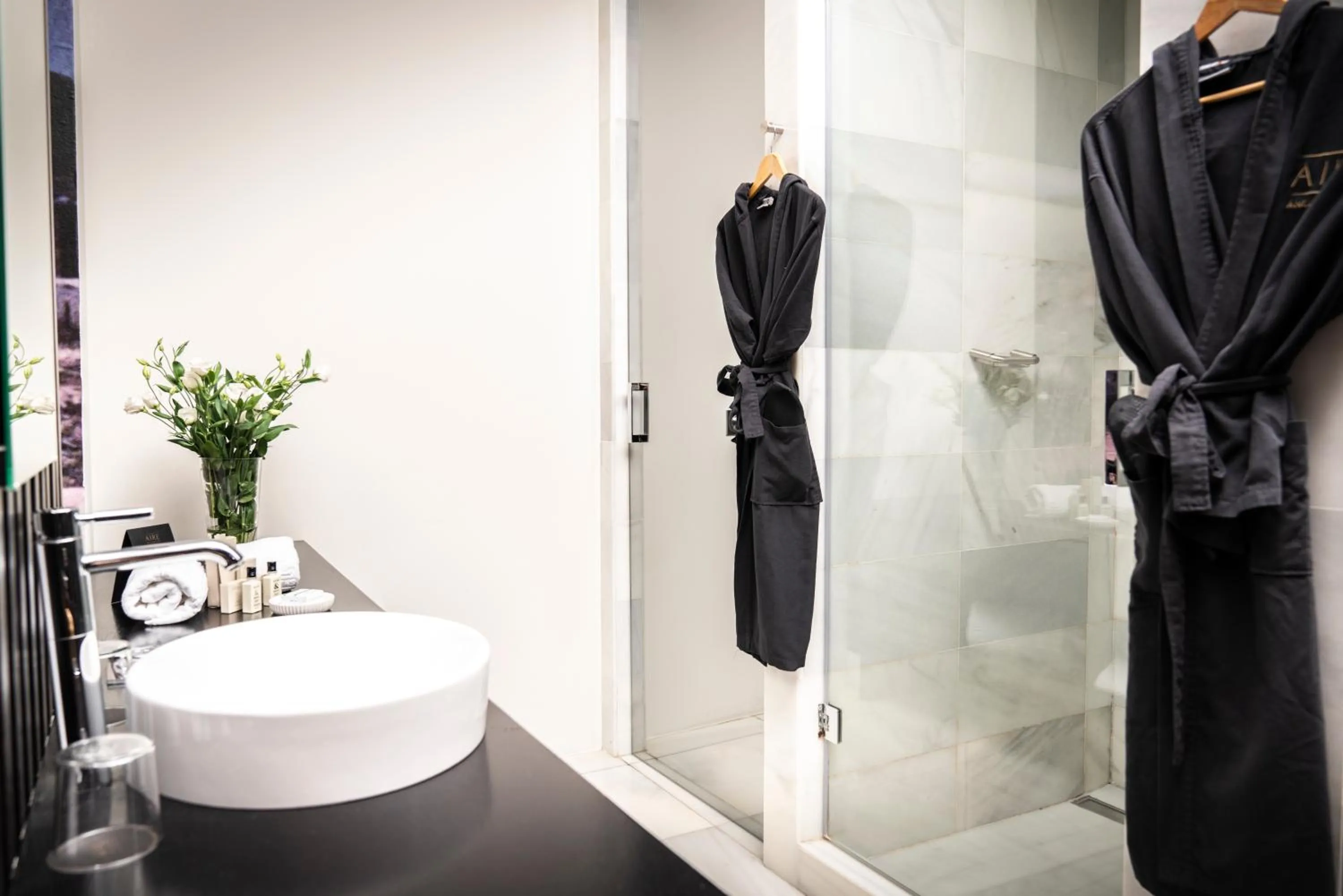 Shower in Aire Hotel & Ancient Baths