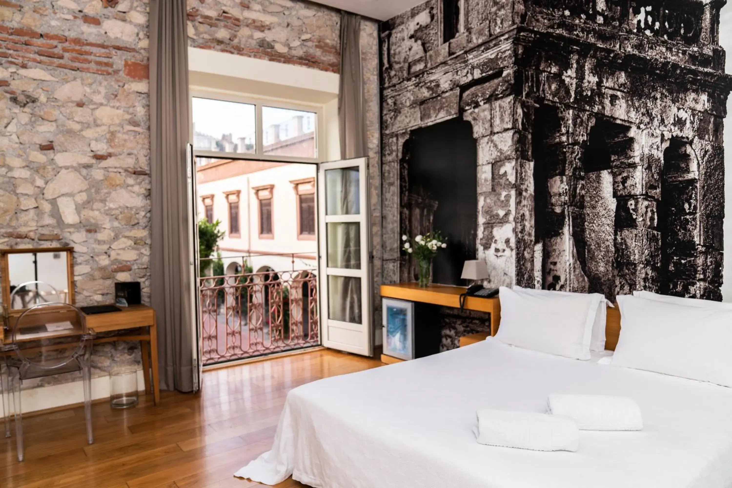 Nearby landmark, Bed in Aire Hotel & Ancient Baths Nearby landmark, Bed in Aire Hotel & Ancient Baths