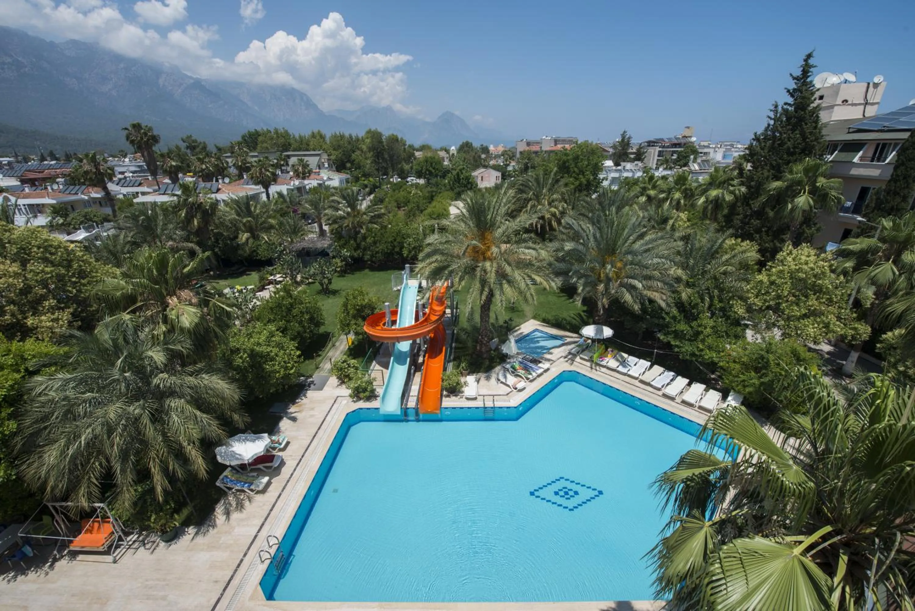 Garden in Asdem Park Otel