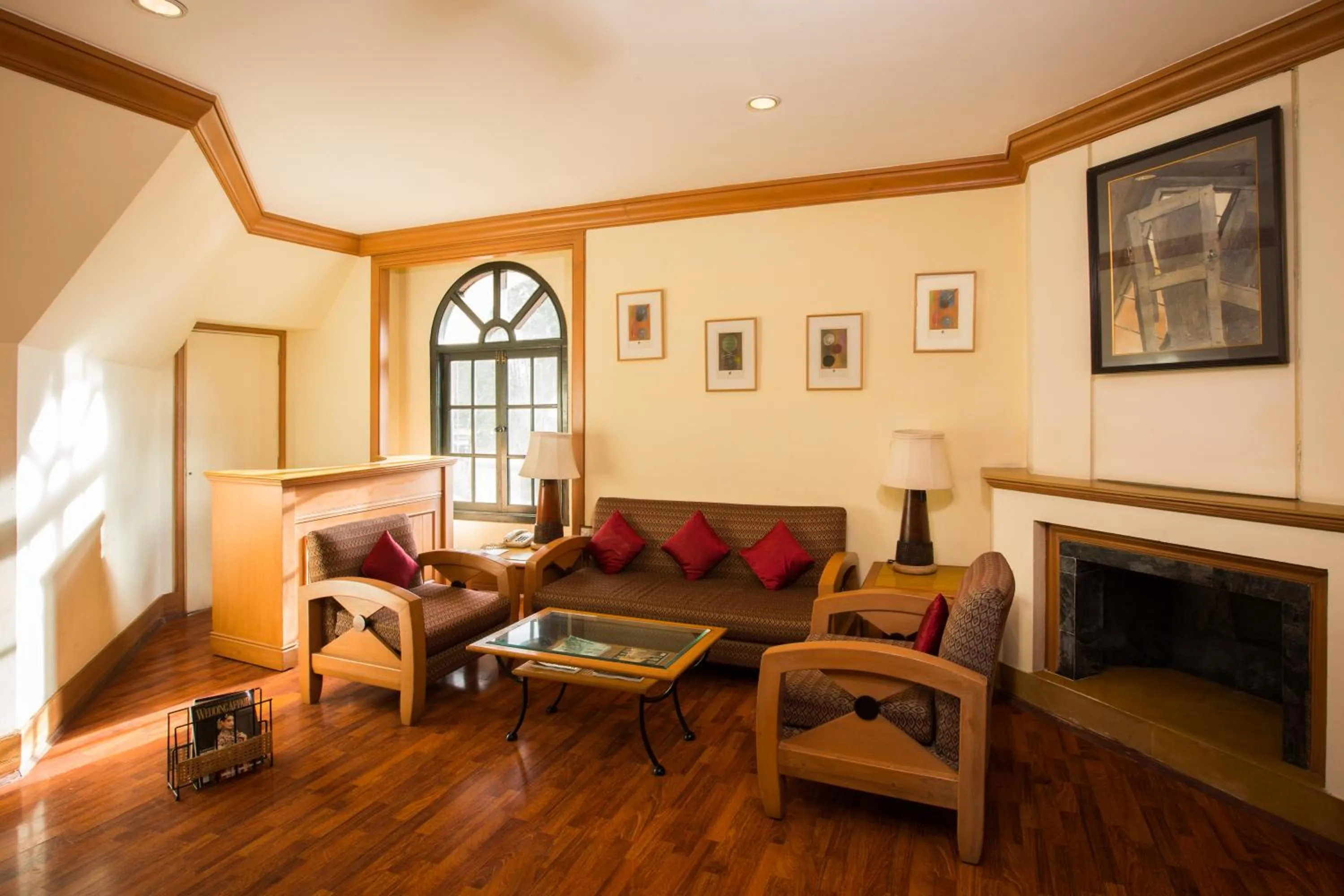 Living room in Fortune Resort Sullivan Court, Ooty - Member ITC Hotels' Group