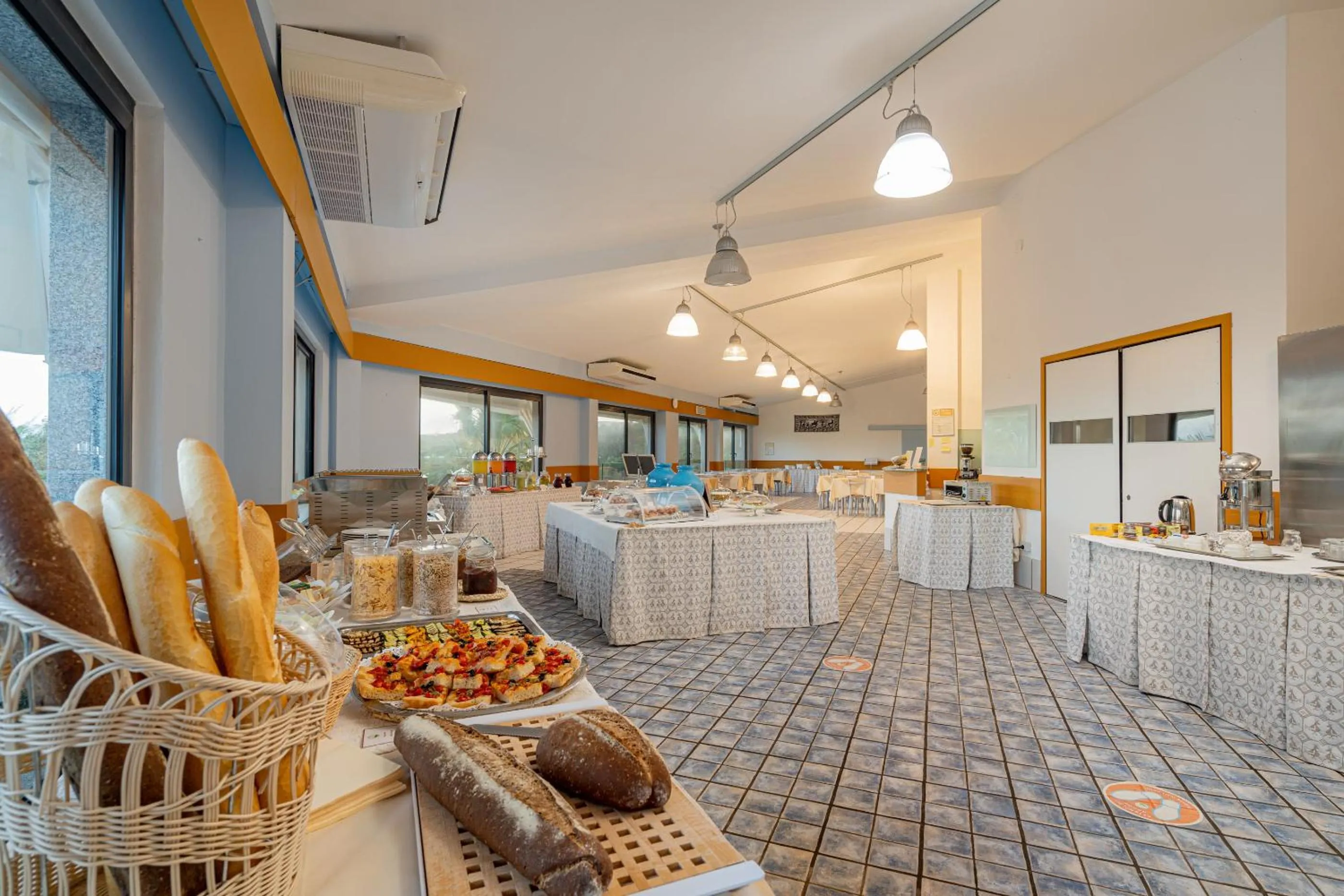 Buffet breakfast in Club Hotel Residence Baiaverde