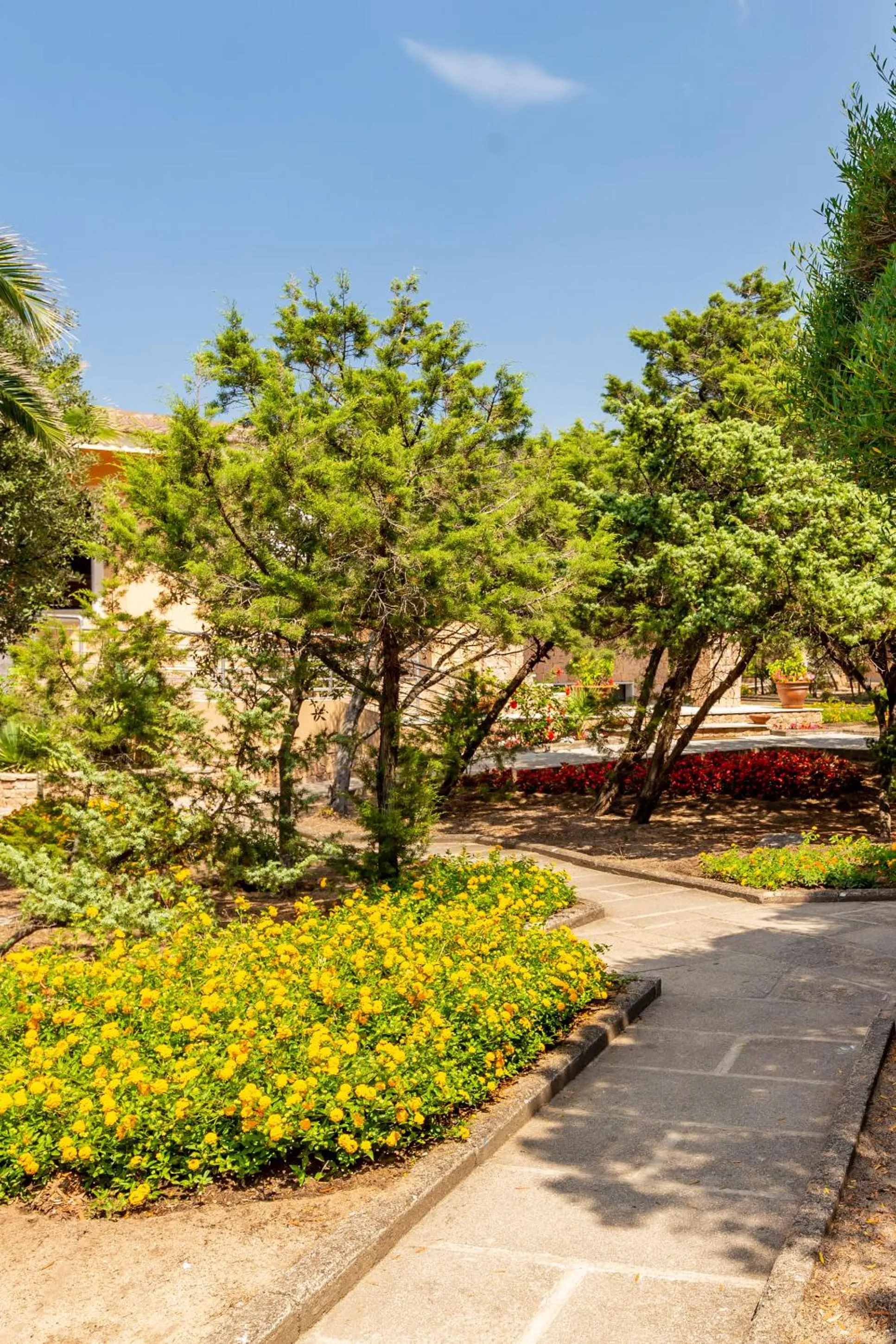 Garden view in Club Hotel Residence Baiaverde