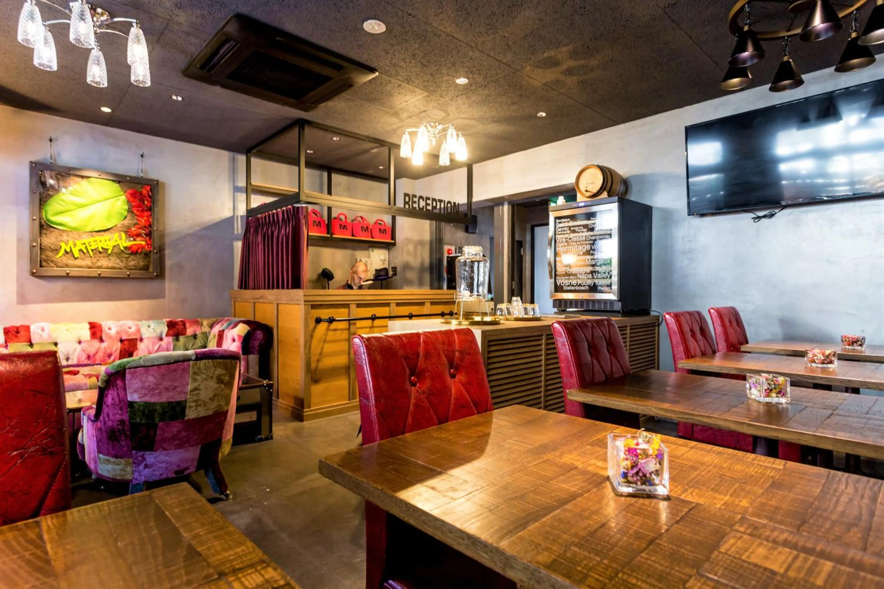 Restaurant/places to eat in Material