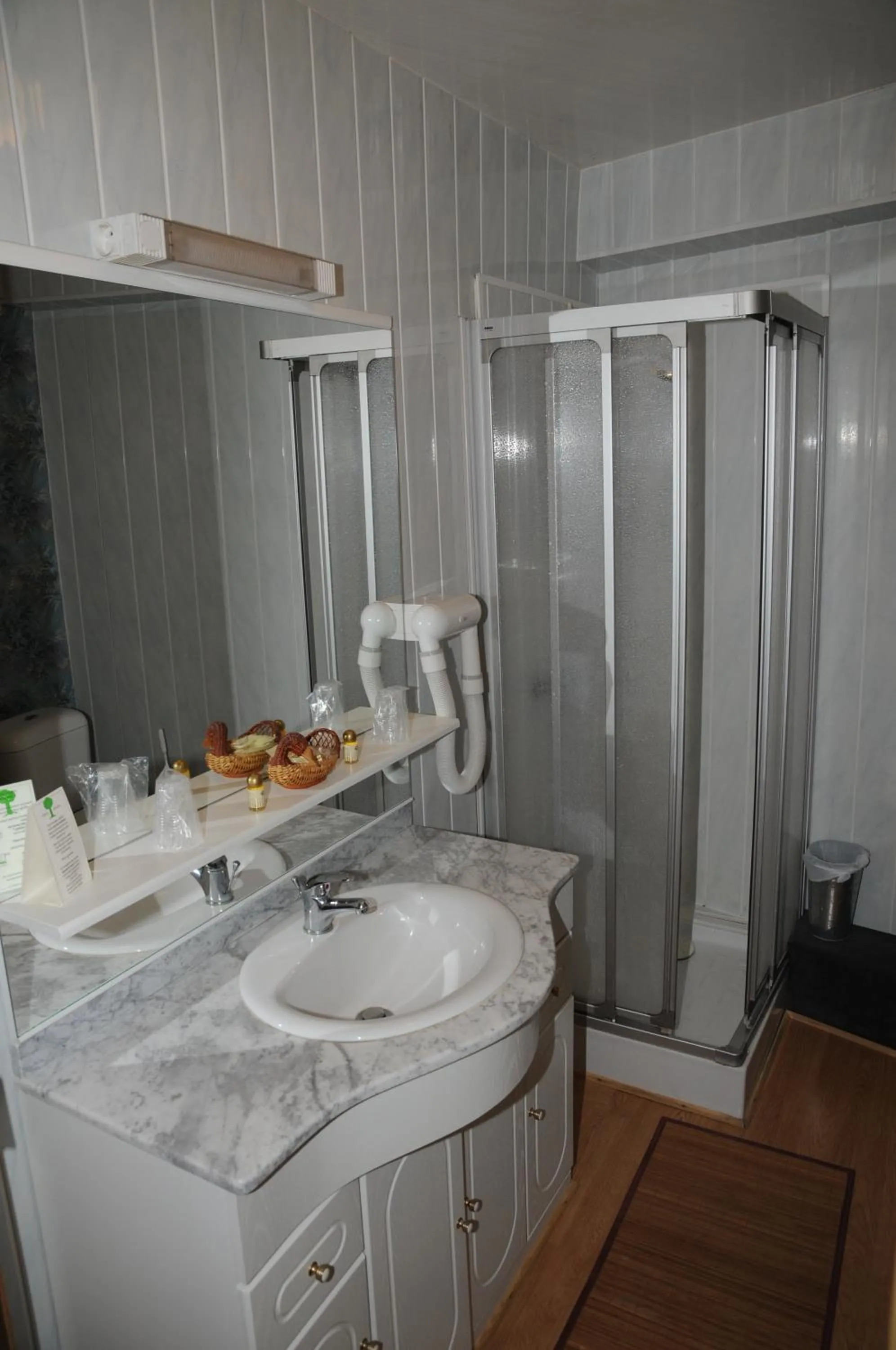 Bathroom in Hostellerie du Beffroy