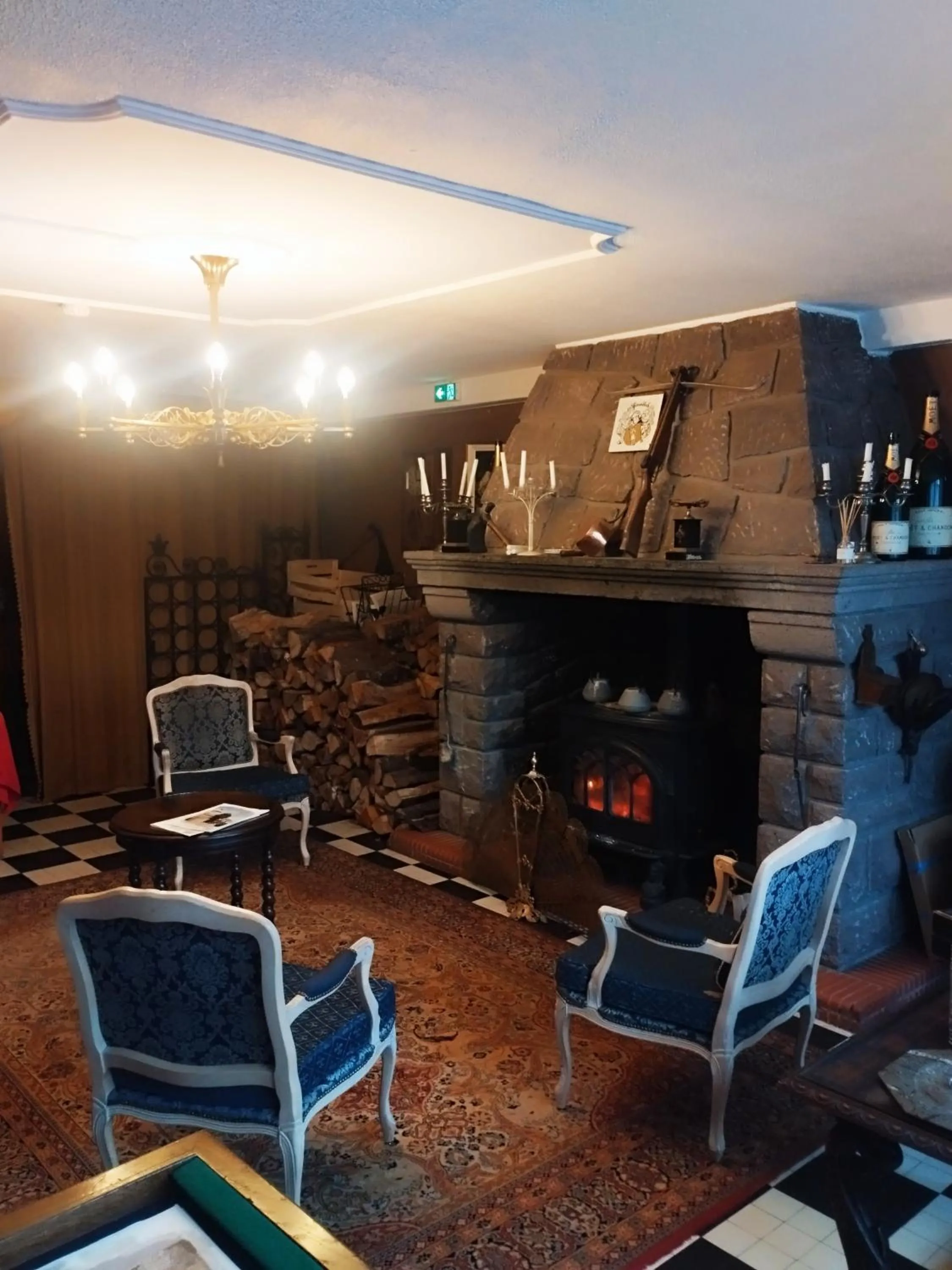 Game Room in Hostellerie du Beffroy