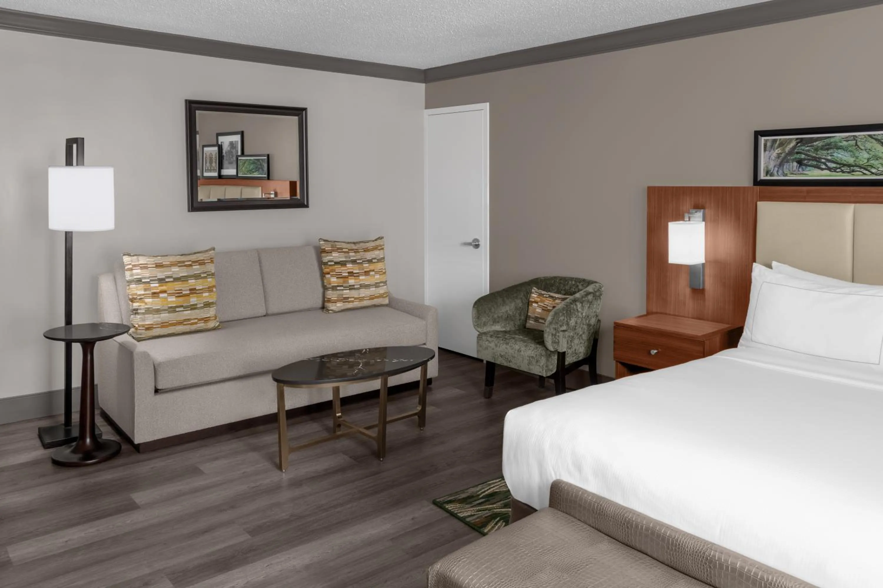 Bedroom, Bed in DoubleTree by Hilton New Orleans