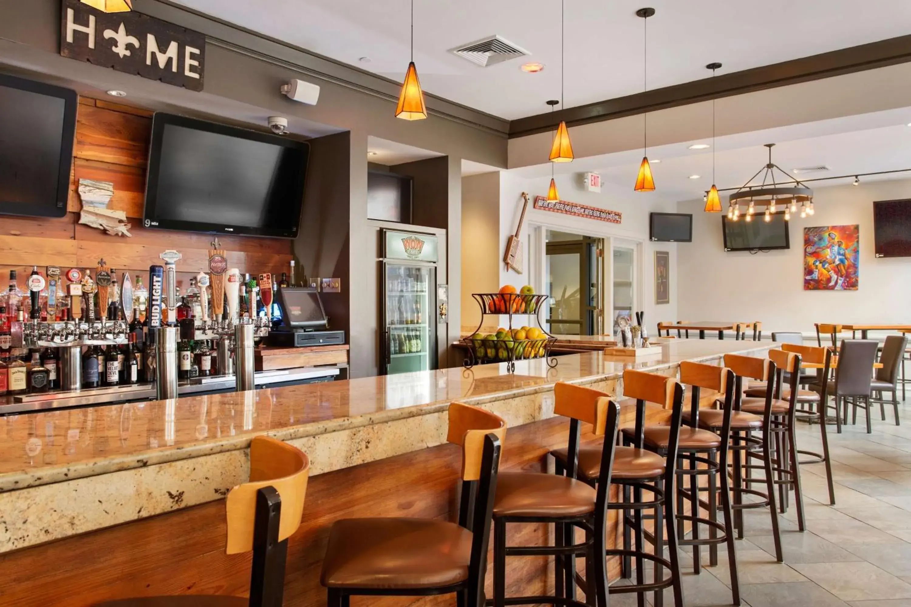 Lounge or bar in DoubleTree by Hilton New Orleans Lounge or bar in DoubleTree by Hilton New Orleans