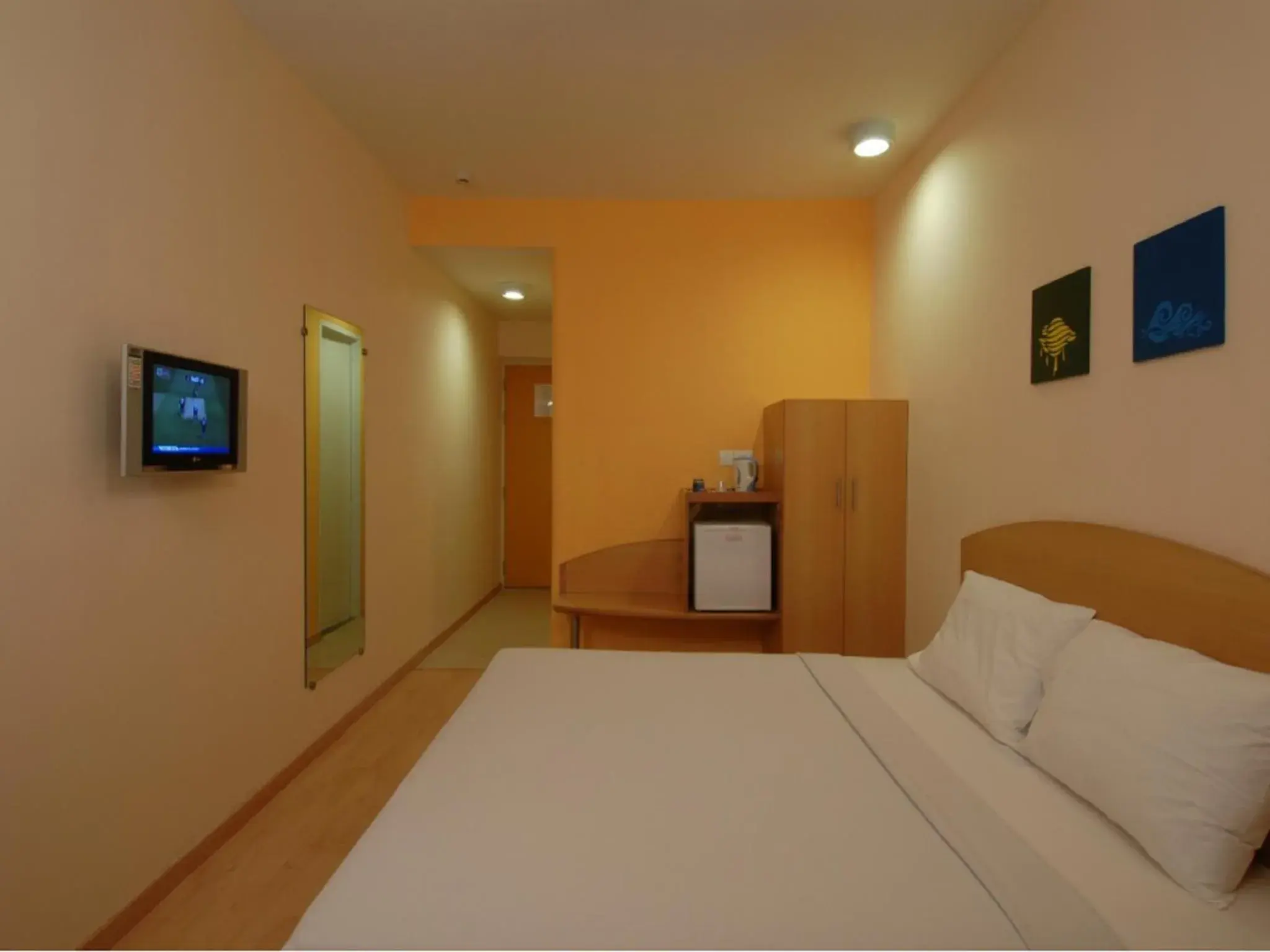 Photo of the whole room, Bed in Ginger Pondicherry Photo of the whole room, Bed in Ginger Pondicherry