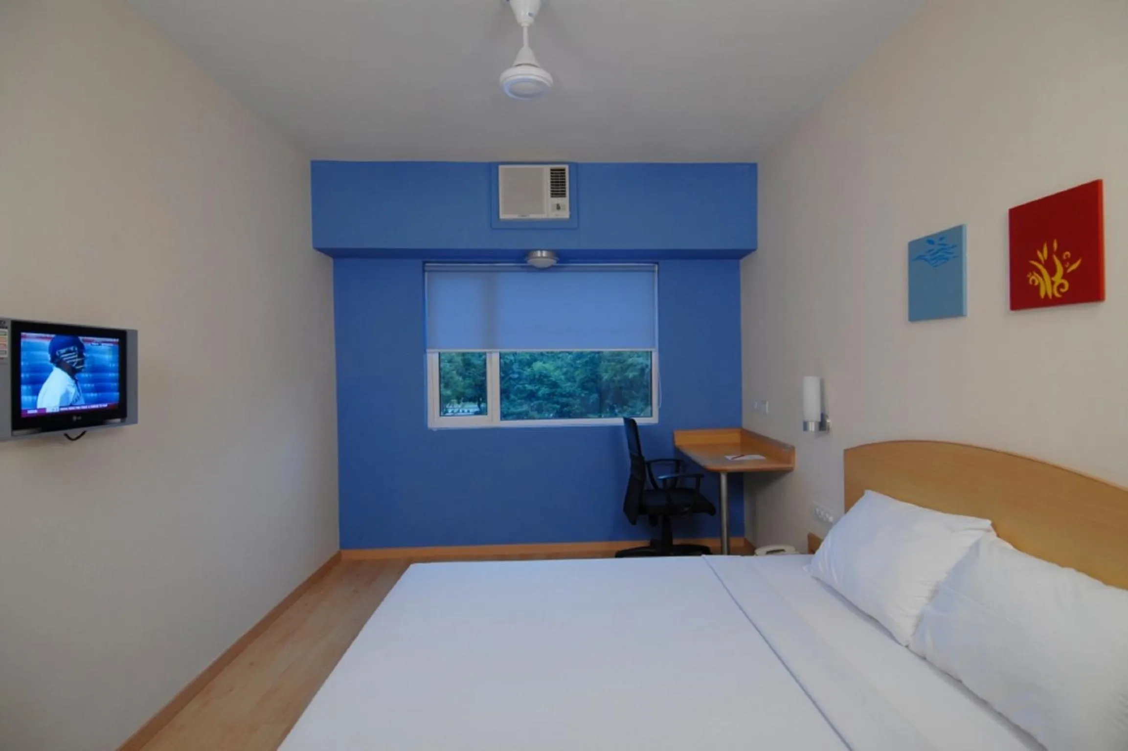 Photo of the whole room, Bed in Ginger Pondicherry