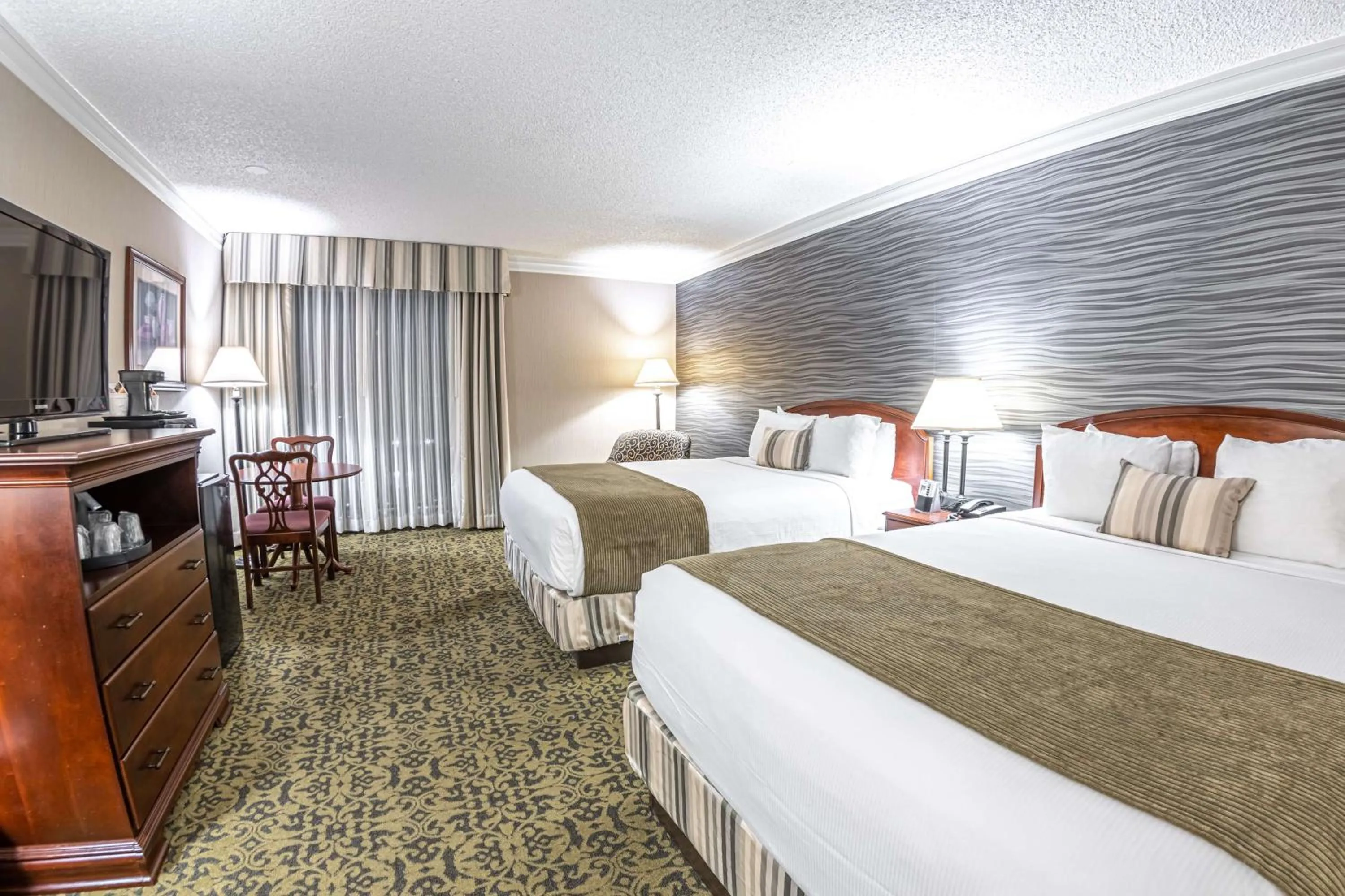 Bedroom in Salt Lake Plaza Hotel SureStay Collection by Best Western