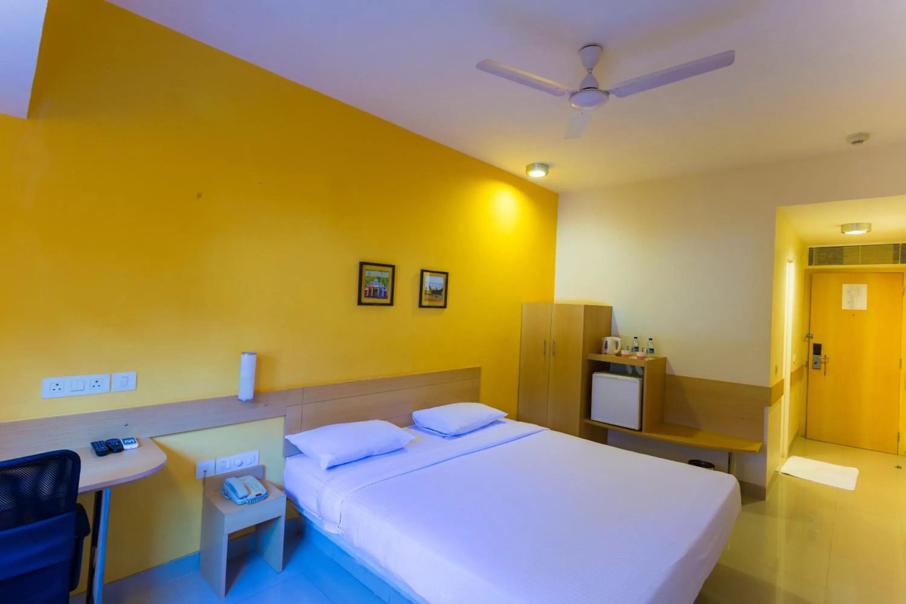 Photo of the whole room, Bed in Ginger Mysore Photo of the whole room, Bed in Ginger Mysore