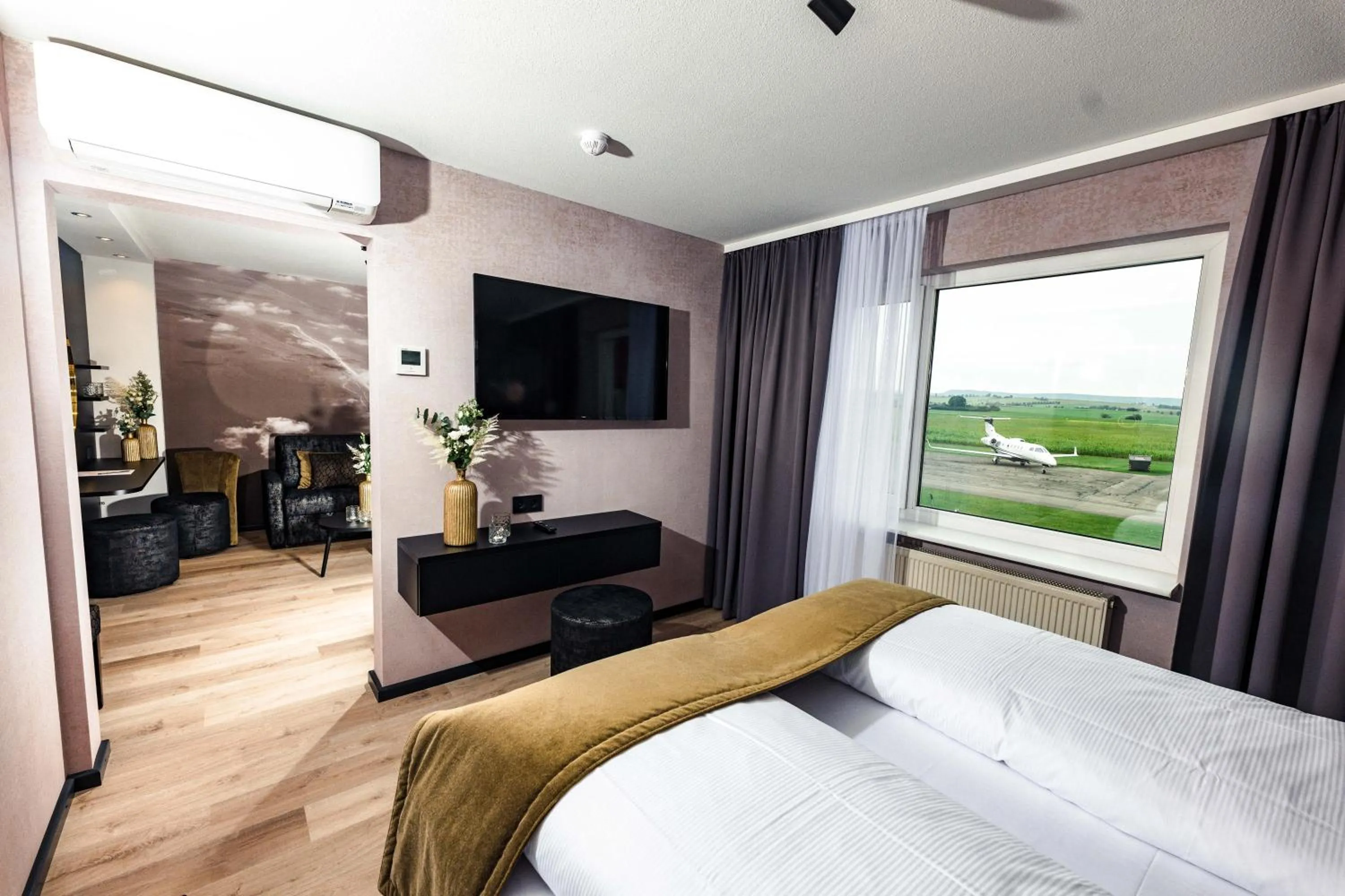 Photo of the whole room, Bed in Sombea Donaueschingen