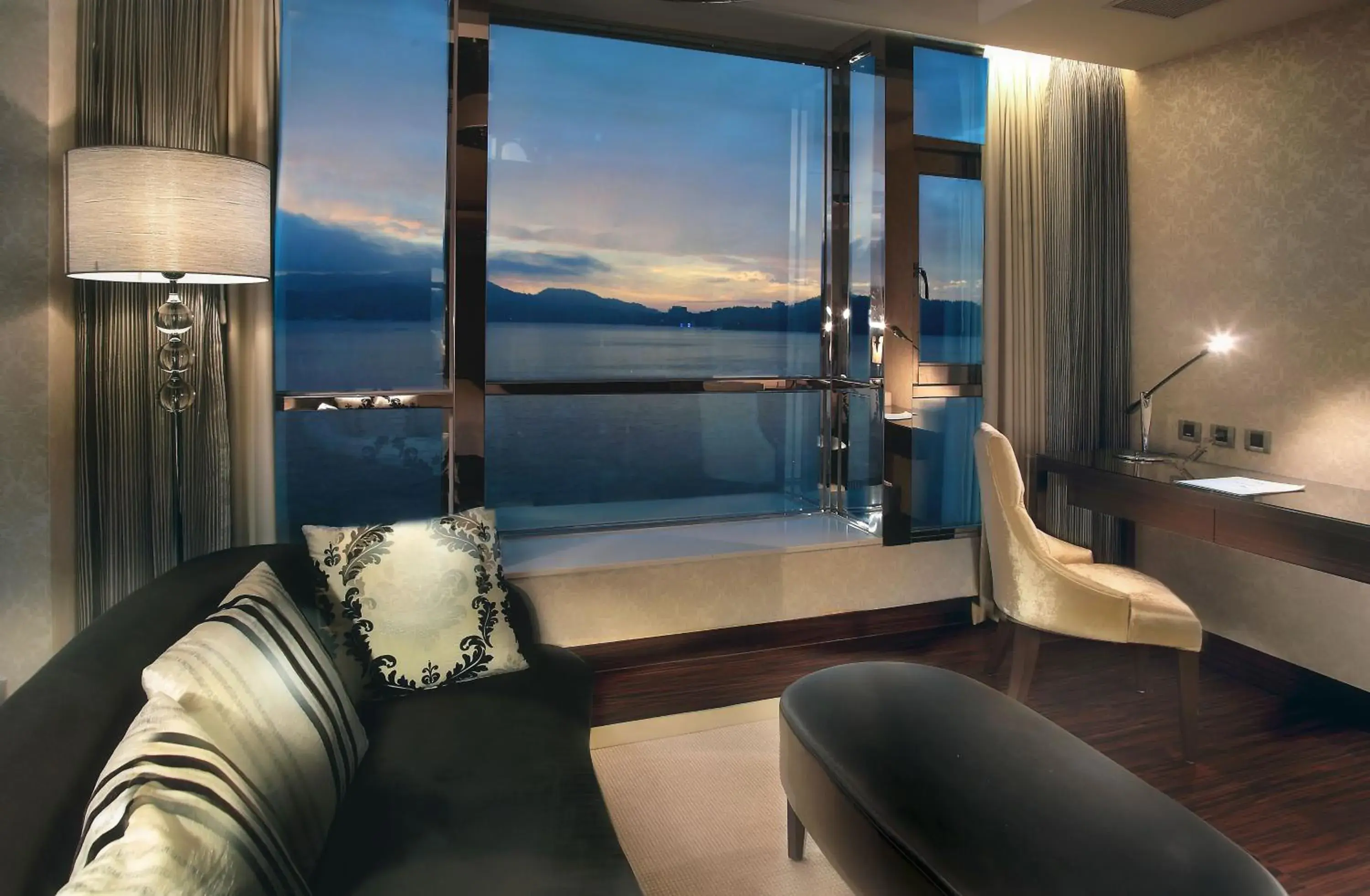 Seating area, Bed in The Crystal Resort Sun Moon Lake Seating area, Bed in The Crystal Resort Sun Moon Lake