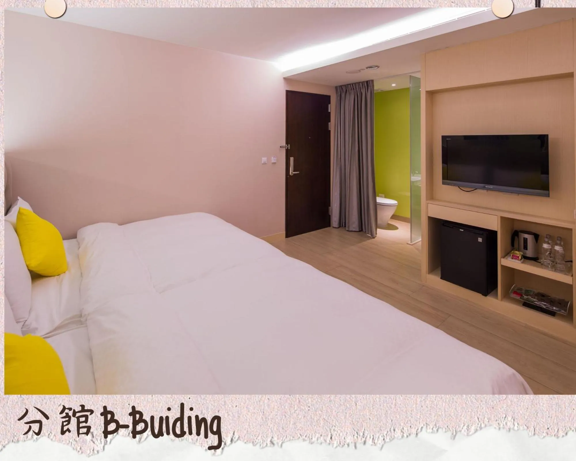 Photo of the whole room, Bed in The Crystal Resort Sun Moon Lake