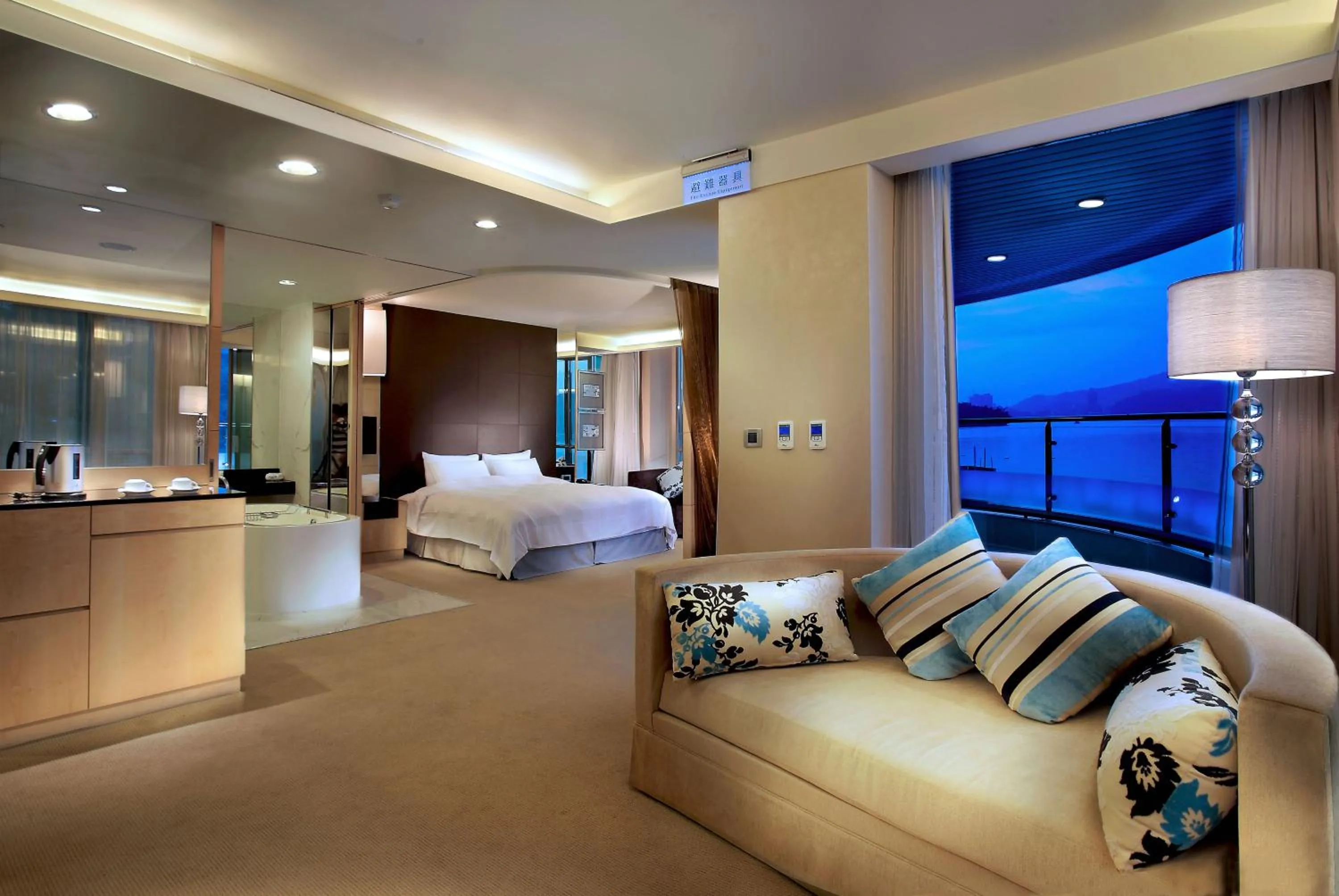 Photo of the whole room, Bed in The Crystal Resort Sun Moon Lake