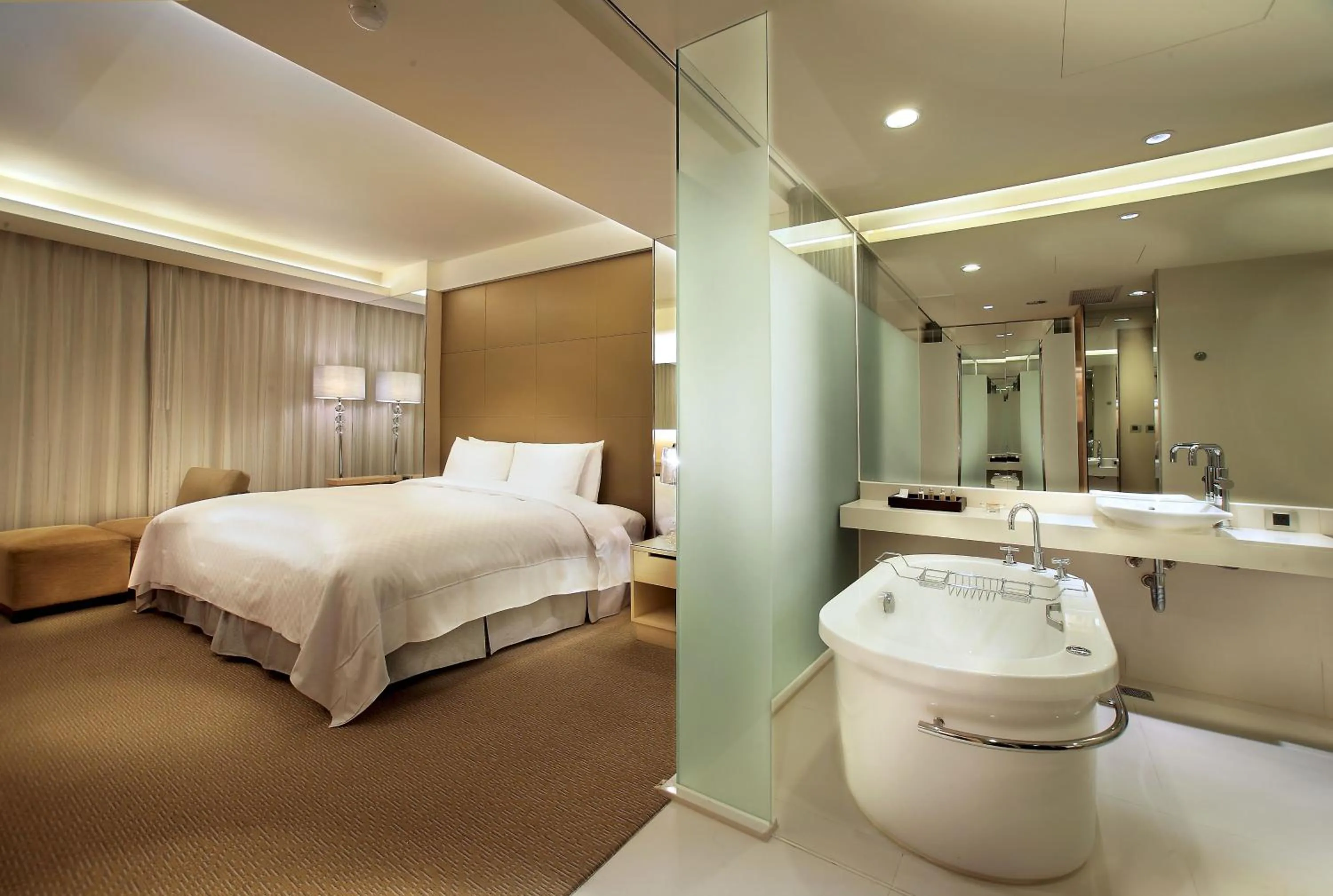 Bathroom, Bed in The Crystal Resort Sun Moon Lake