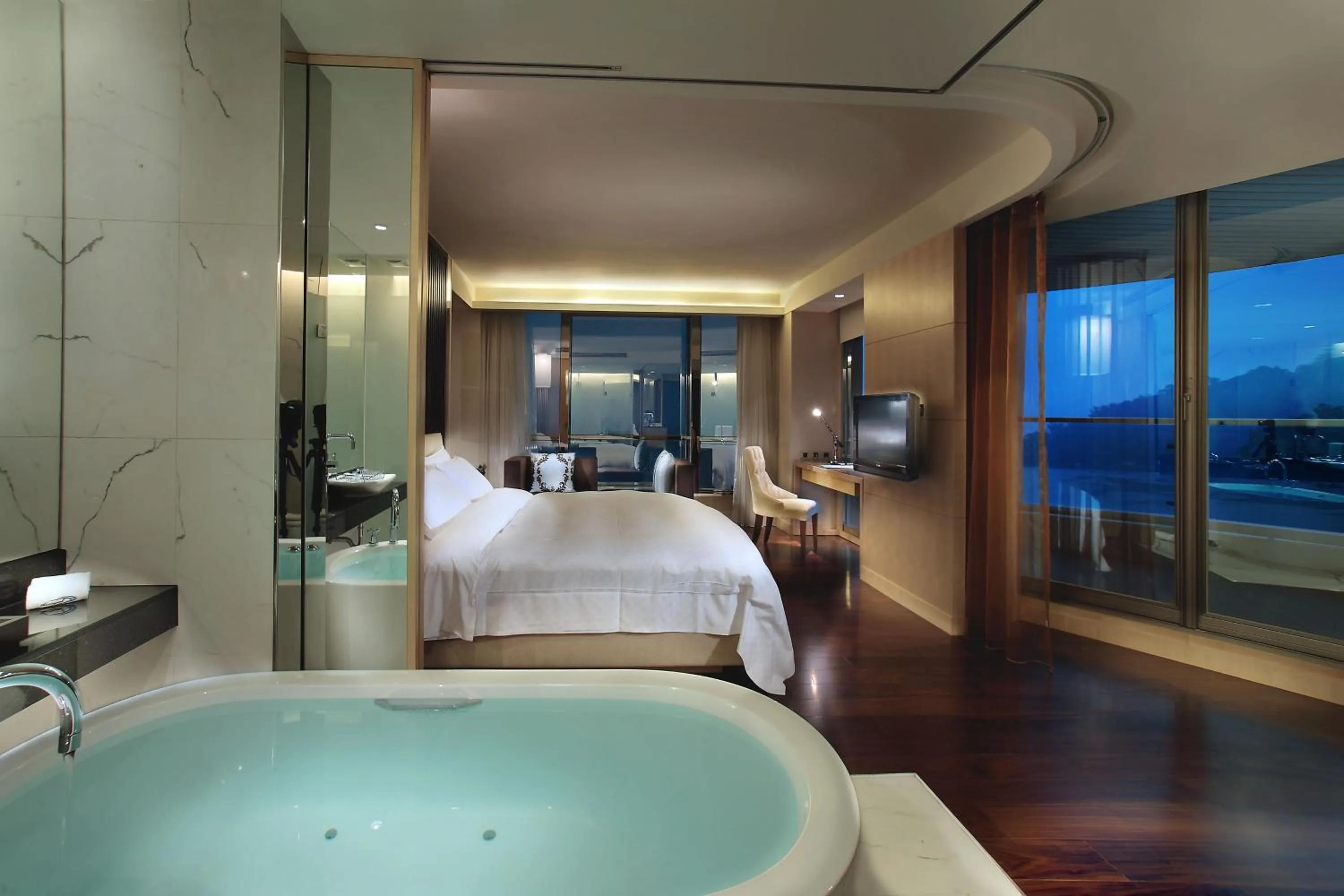 Bathroom, Bed in The Crystal Resort Sun Moon Lake