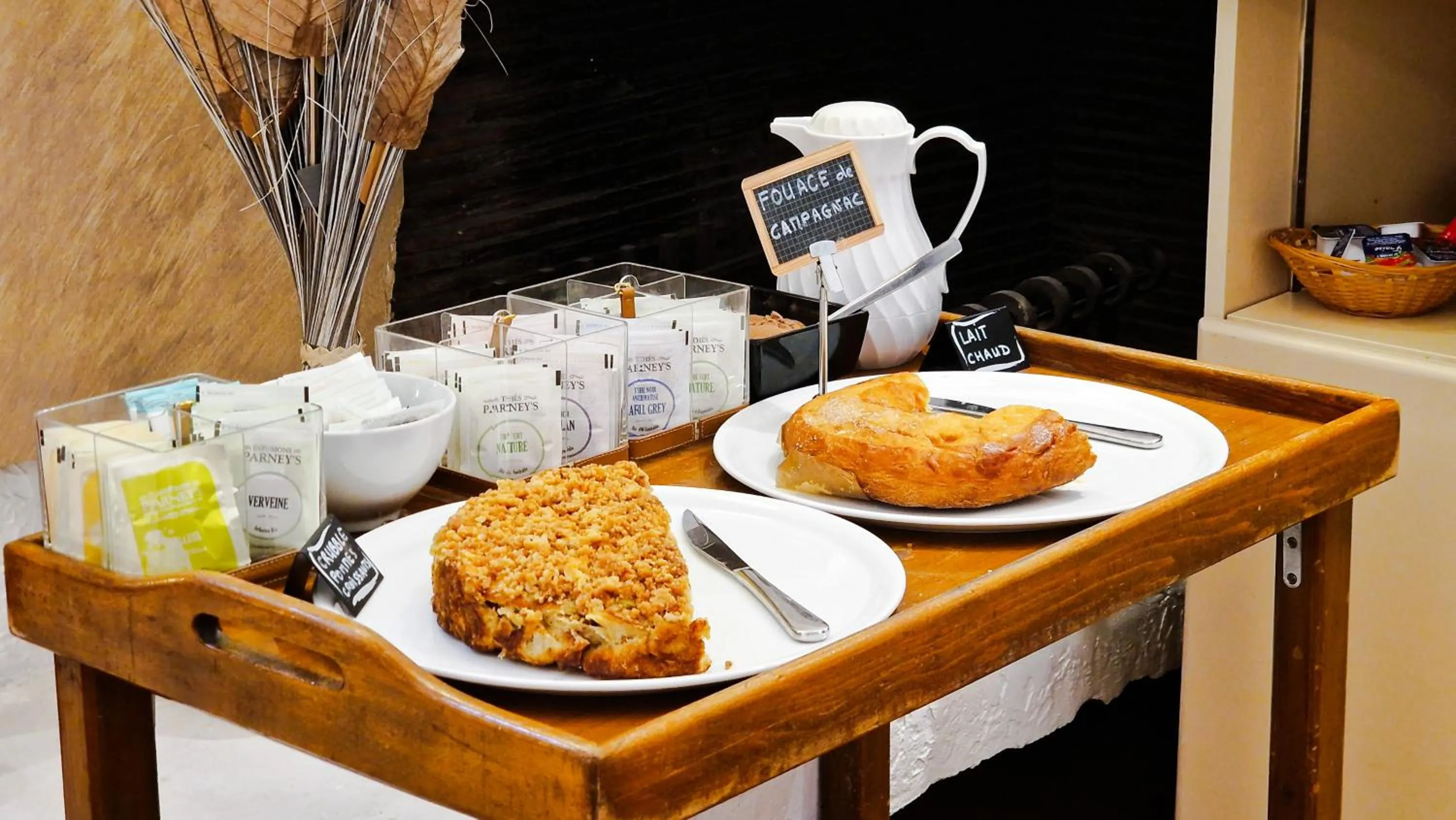 Breakfast in Logis Hôtel Restaurant de France