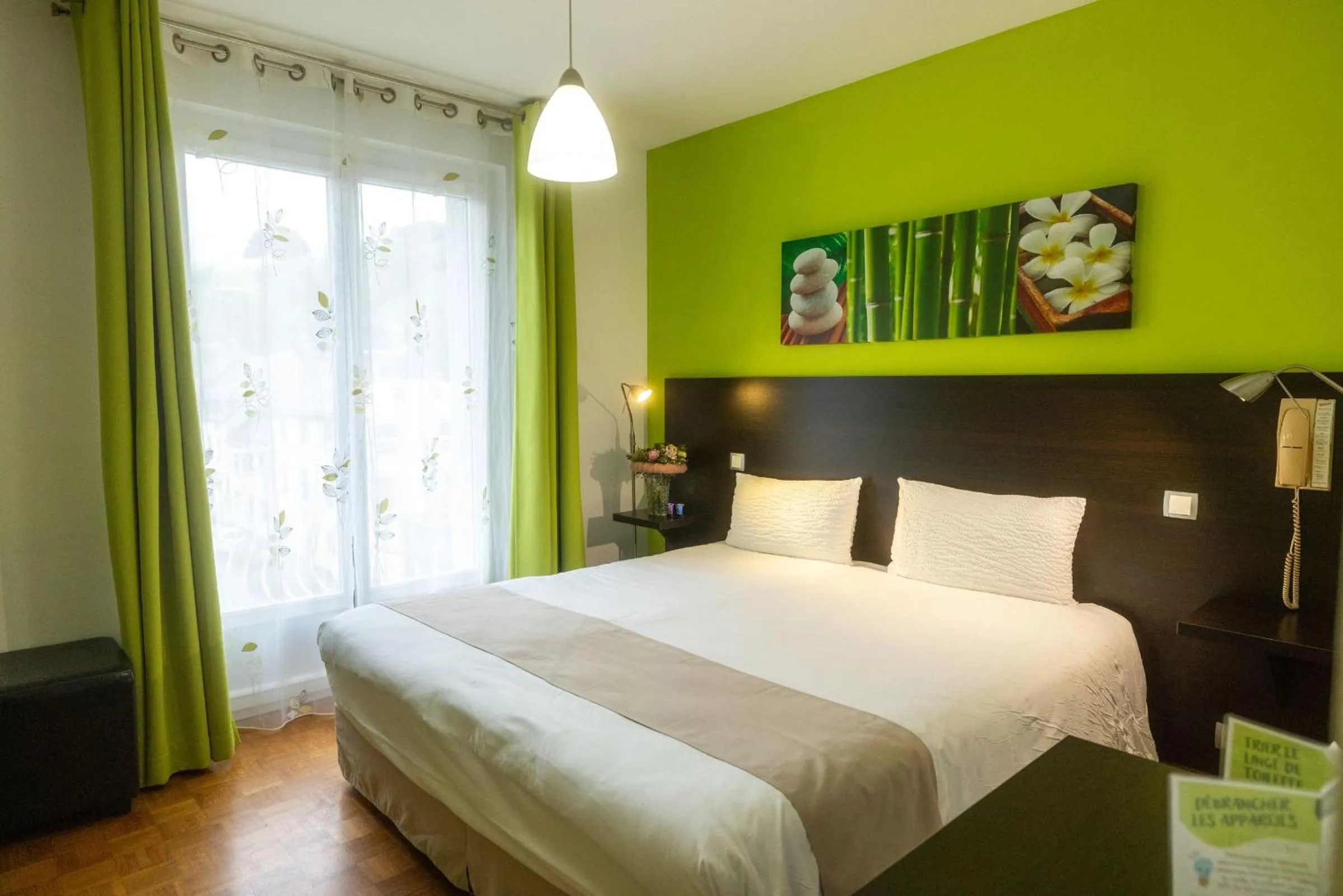 Photo of the whole room, Bed in Logis Hôtel Restaurant de France