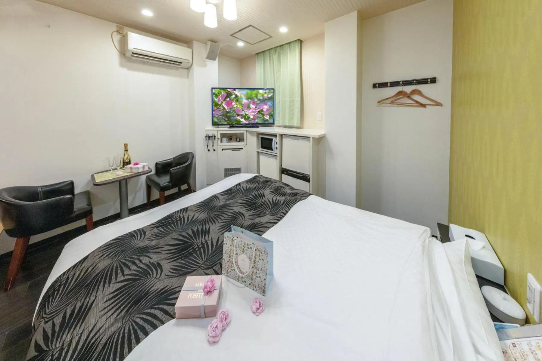 Photo of the whole room, Bed in Hotel ＧEM - Adult Only