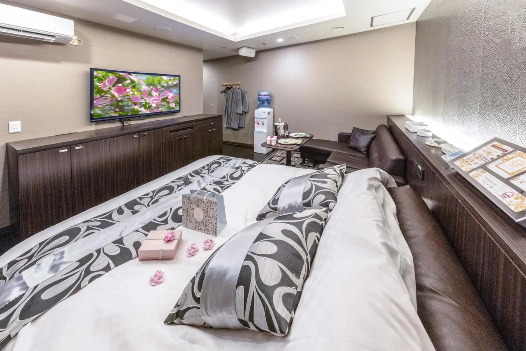 Photo of the whole room, Bed in Hotel ＧEM - Adult Only