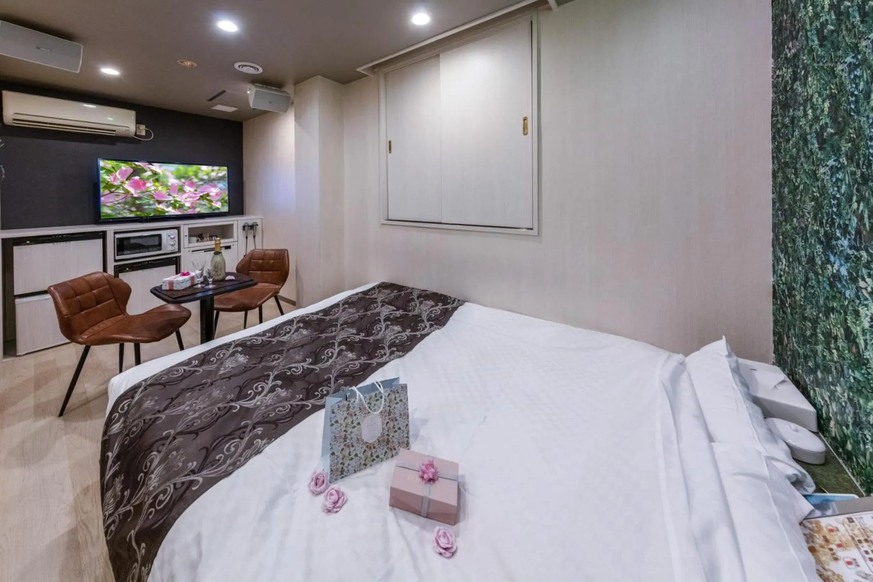 Photo of the whole room, Bed in Hotel ＧEM - Adult Only