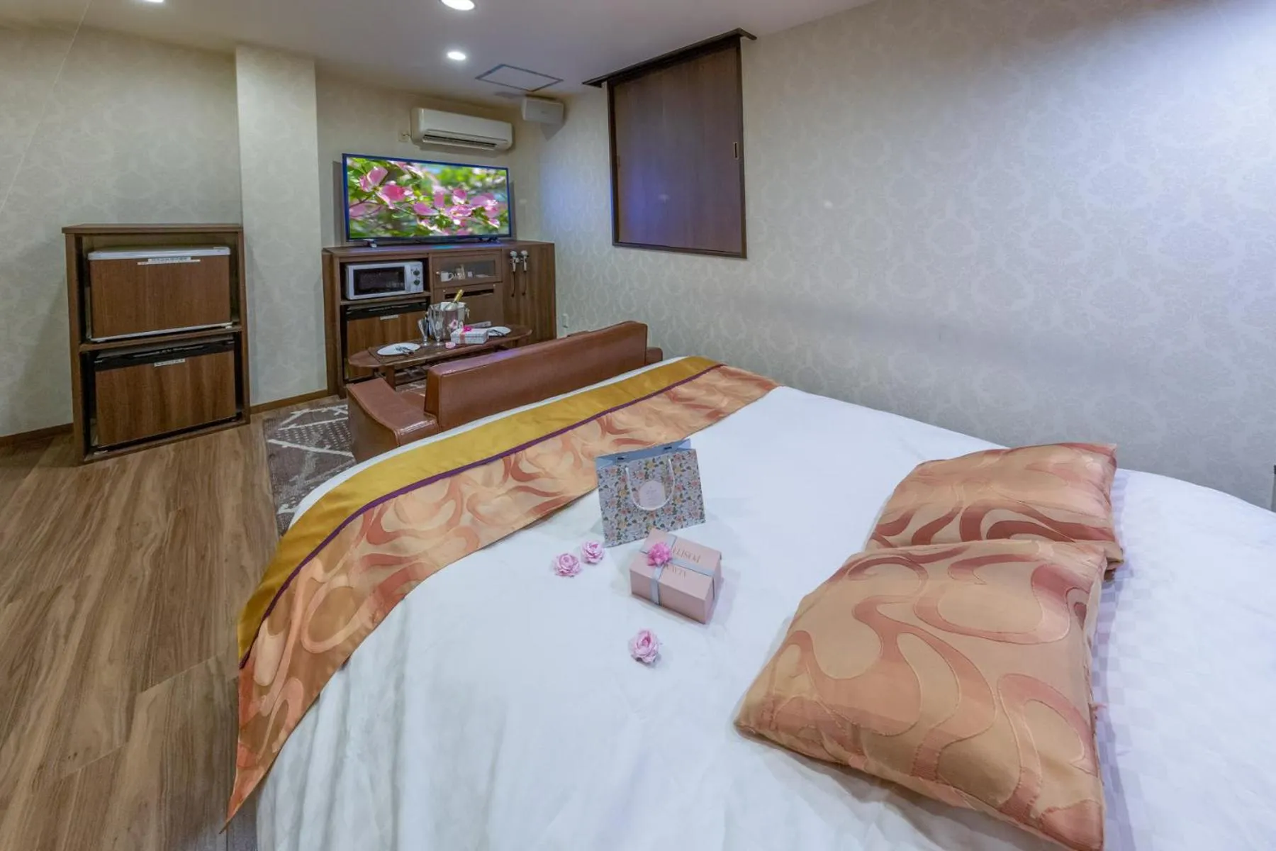 Photo of the whole room, Bed in Hotel ＧEM - Adult Only