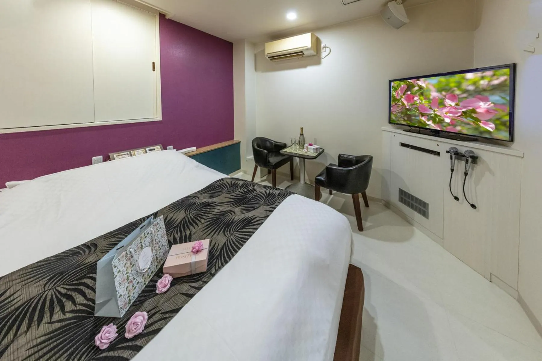 Photo of the whole room, Bed in Hotel ＧEM - Adult Only