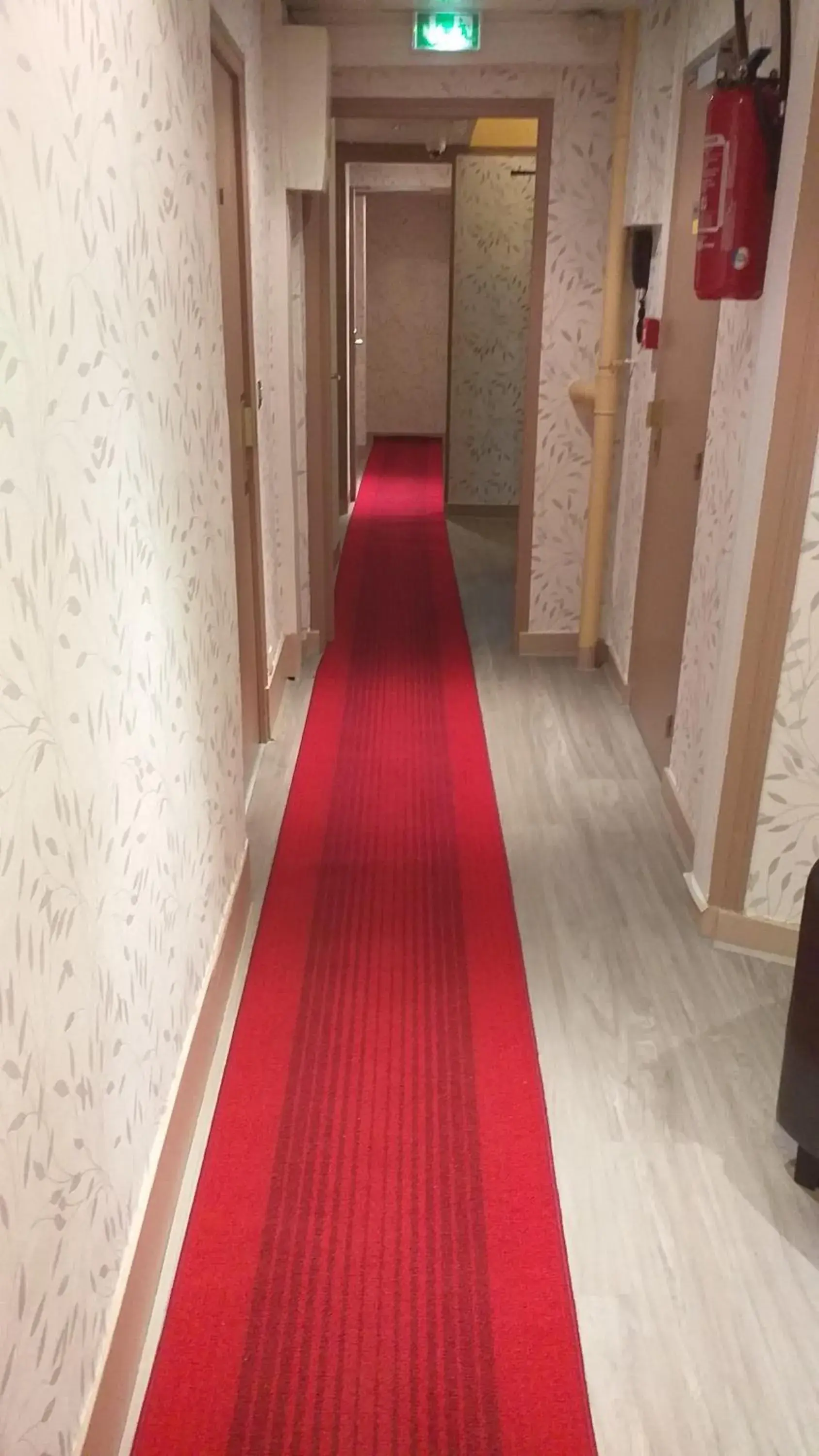 Property building in Grand Hôtel De L'Europe Property building in Grand Hôtel De L'Europe