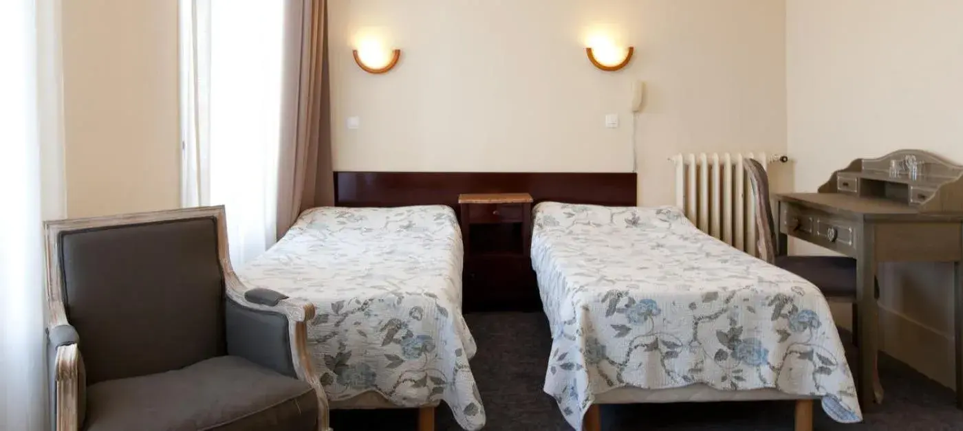 Day, Bed in Grand Hôtel De L'Europe Day, Bed in Grand Hôtel De L'Europe