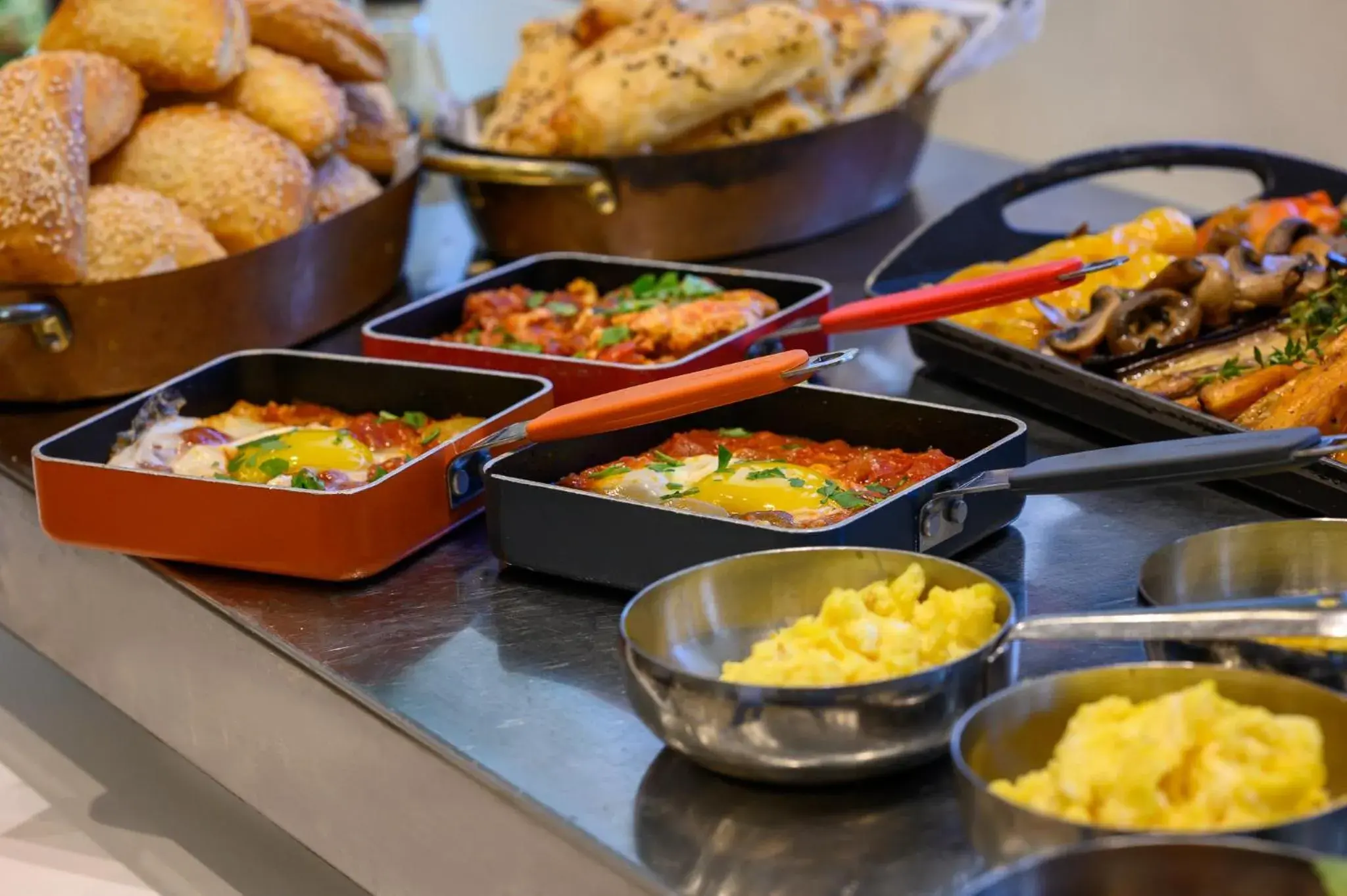 Food in Sadot Hotel Ben Gurion Airport - an Atlas Boutique Hotel Food in Sadot Hotel Ben Gurion Airport - an Atlas Boutique Hotel