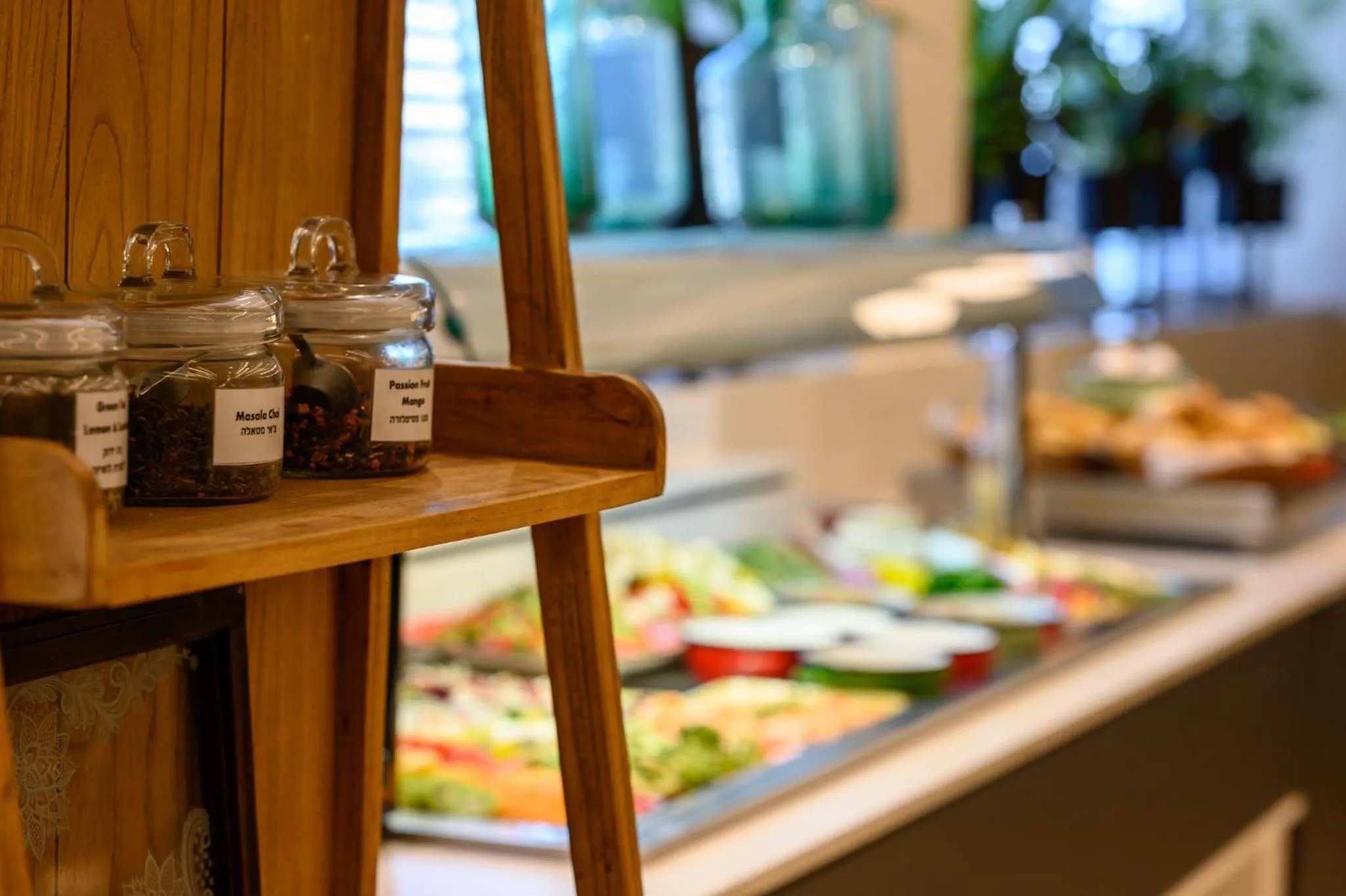 Food and drinks in Sadot Hotel Ben Gurion Airport - an Atlas Boutique Hotel