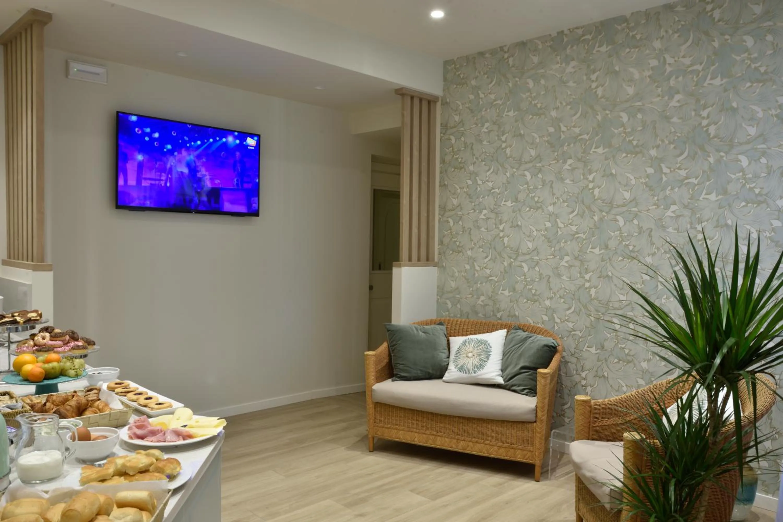 Communal lounge/ TV room in Hotel Bel Sit