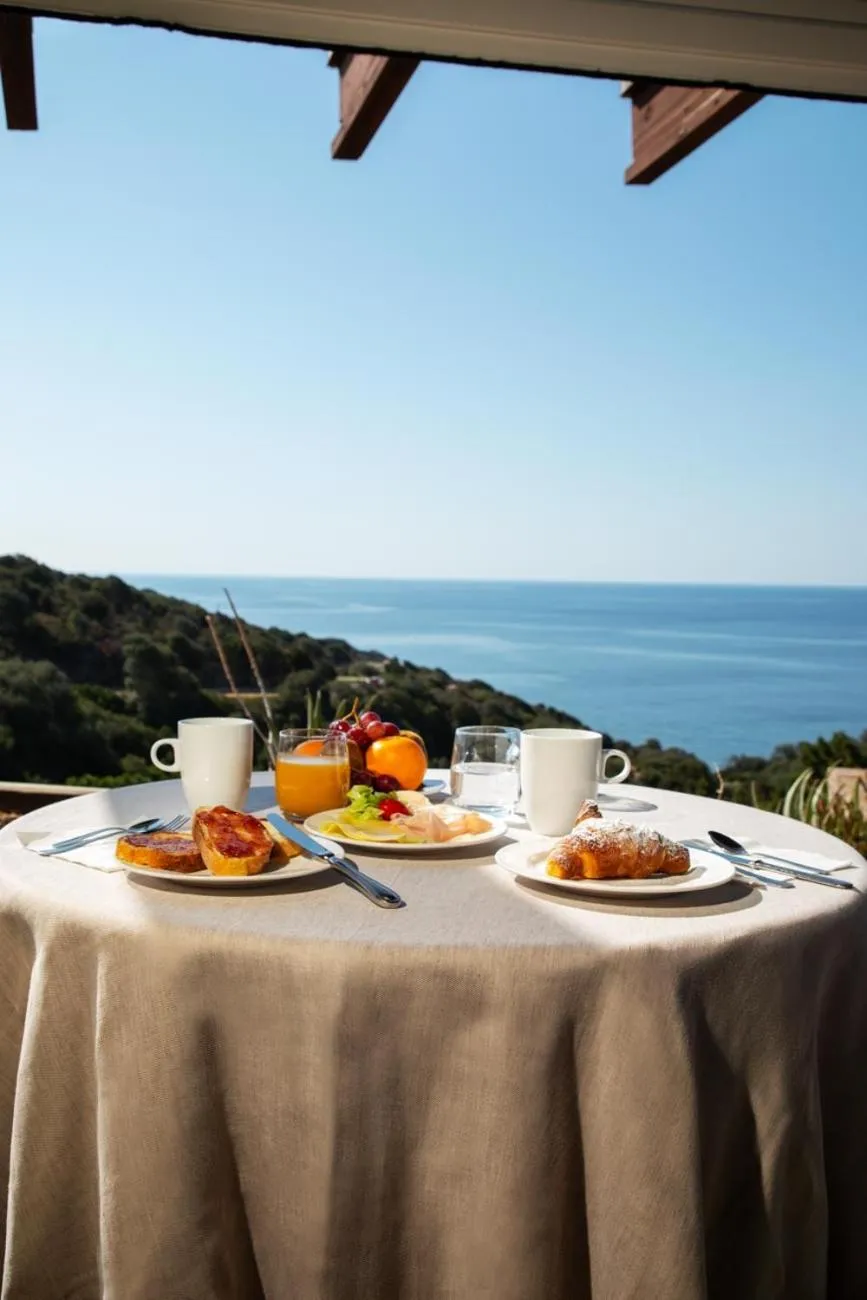 Restaurant/places to eat in Eco Village Baia Delle Ginestre