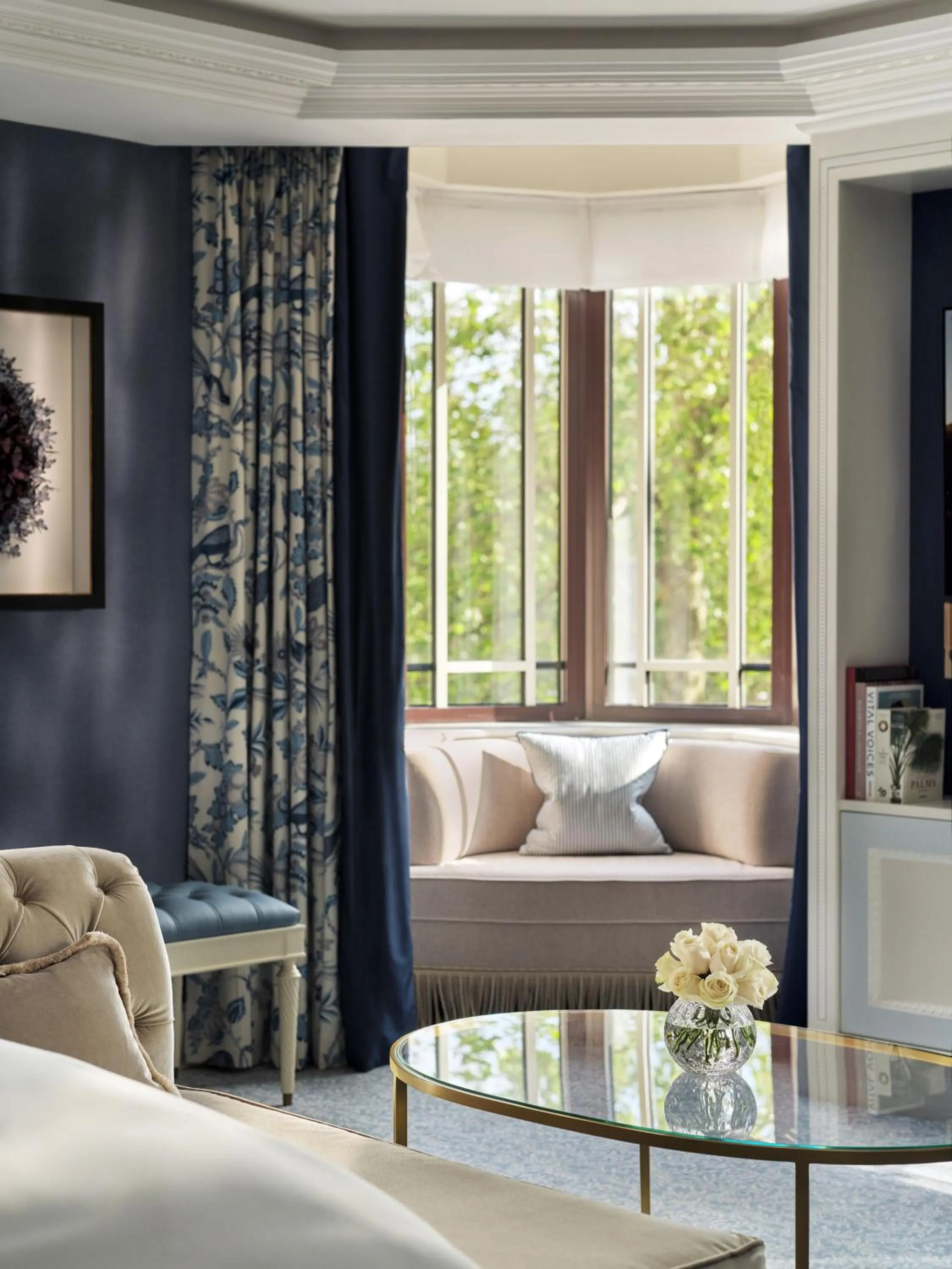 Seating area, Bed in The Dorchester - Dorchester Collection