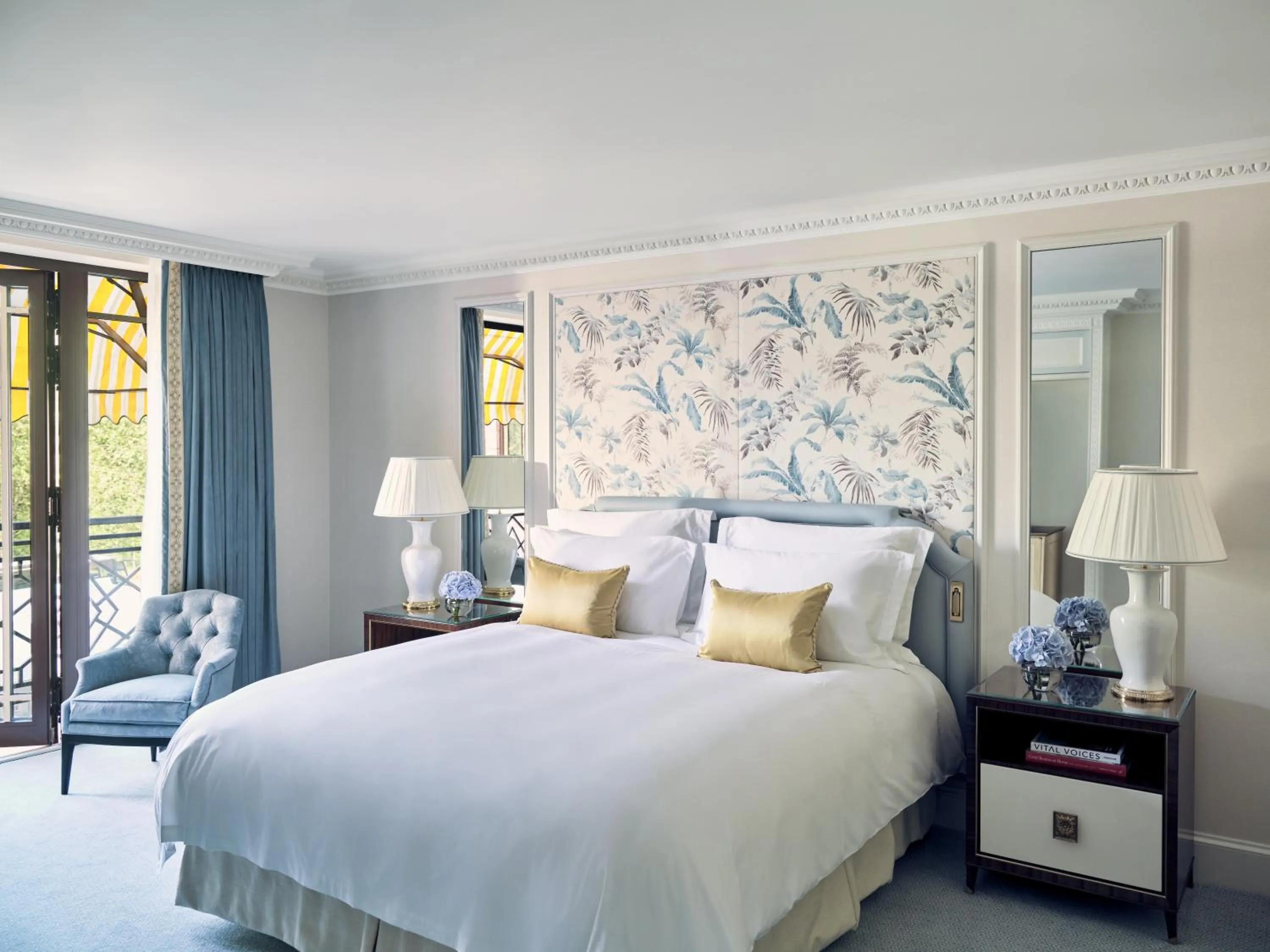Bedroom, Bed in The Dorchester - Dorchester Collection